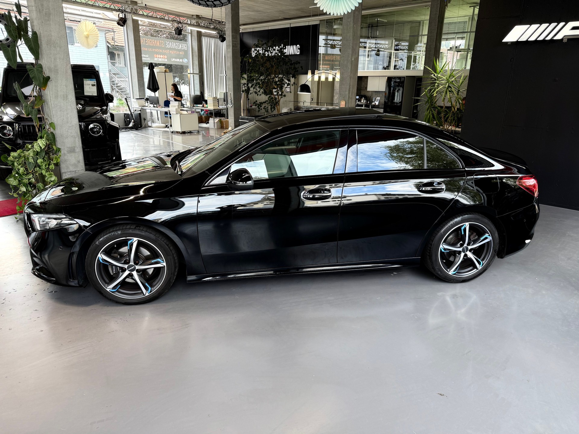 MERCEDES-BENZ A 200 AMG Line 7G-DCT-image-3
