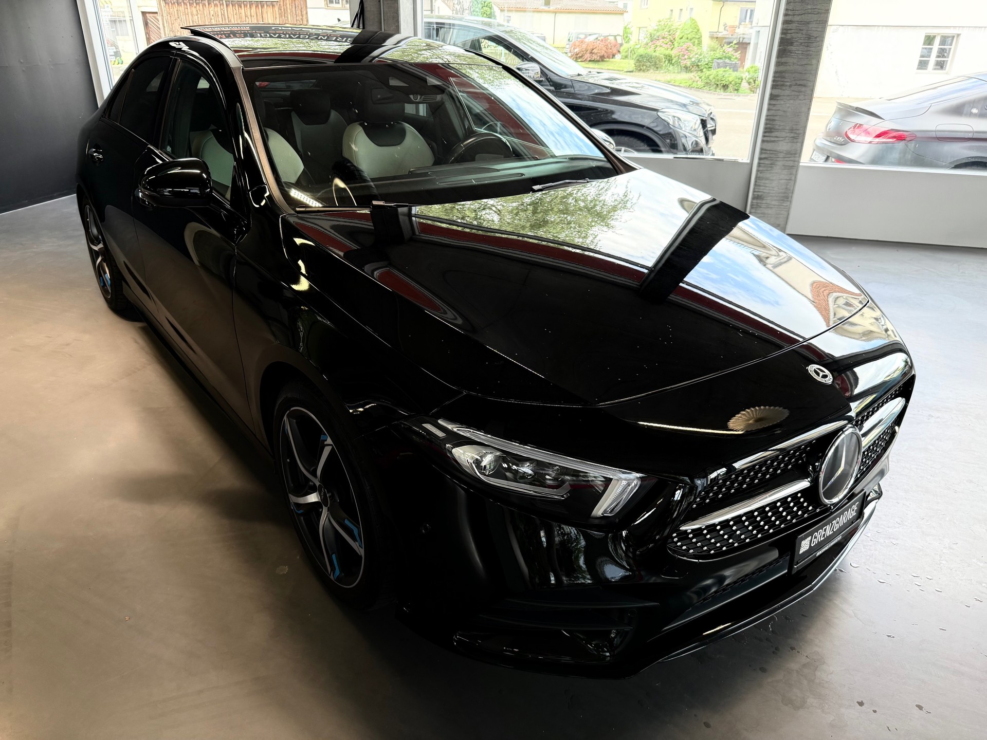 MERCEDES-BENZ A 200 AMG Line 7G-DCT-image-1