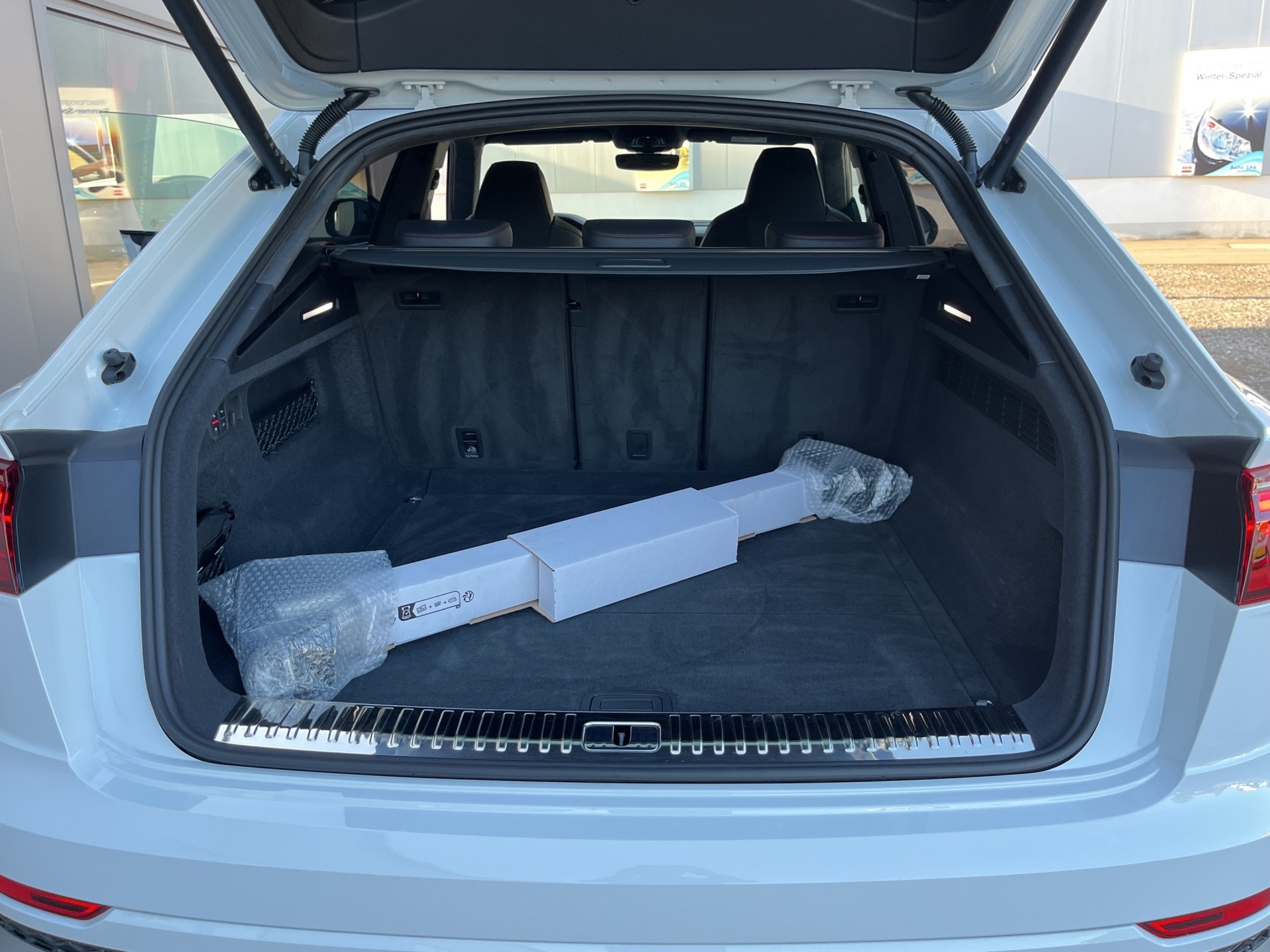 AUDI RSQ8 performance quattro*Standheizung, AHK, Panodach, Head-up, (5-Jahre Garantie)-image-28