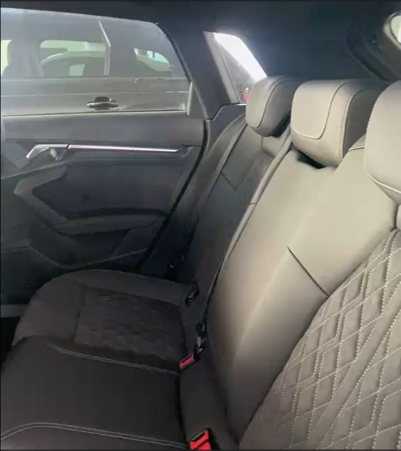 AUDI 1.5 35 TFSI S Line Attraction S-Tronic-image-4