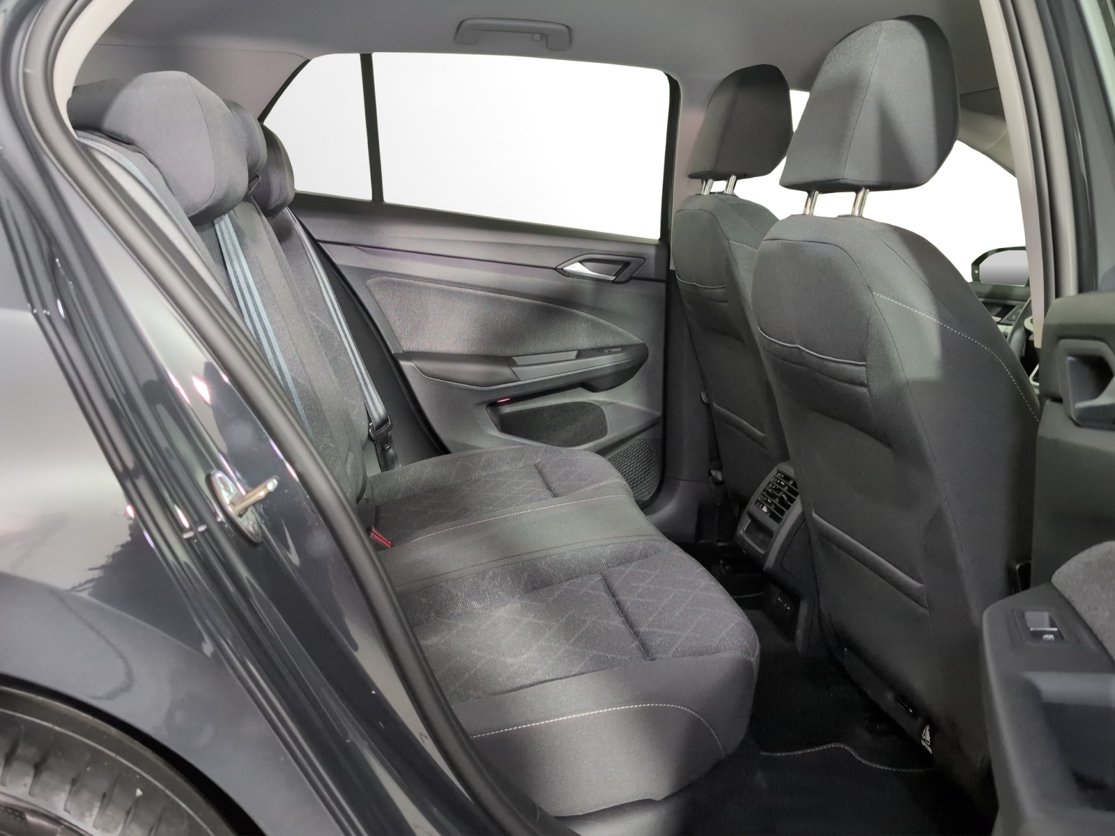 VW Golf 1.0 eTSI mHEV ACTLife DSG-image-8