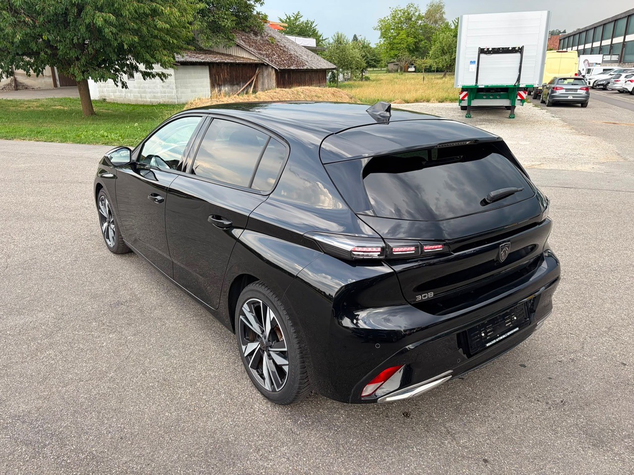 PEUGEOT 308 1.2 Pure Tech GT Pack EAT8-image-5