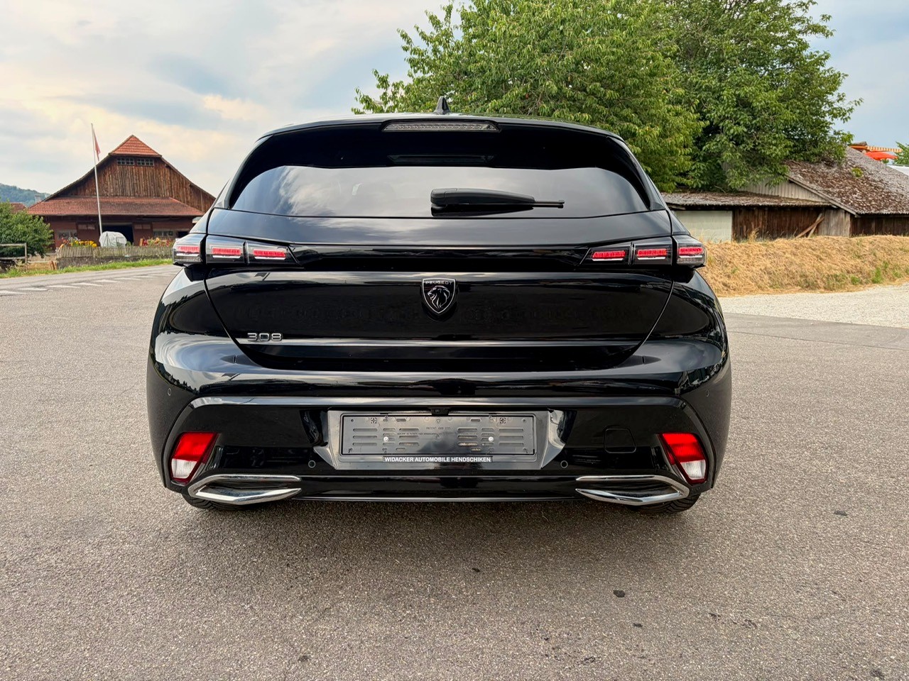 PEUGEOT 308 1.2 Pure Tech GT Pack EAT8-image-4