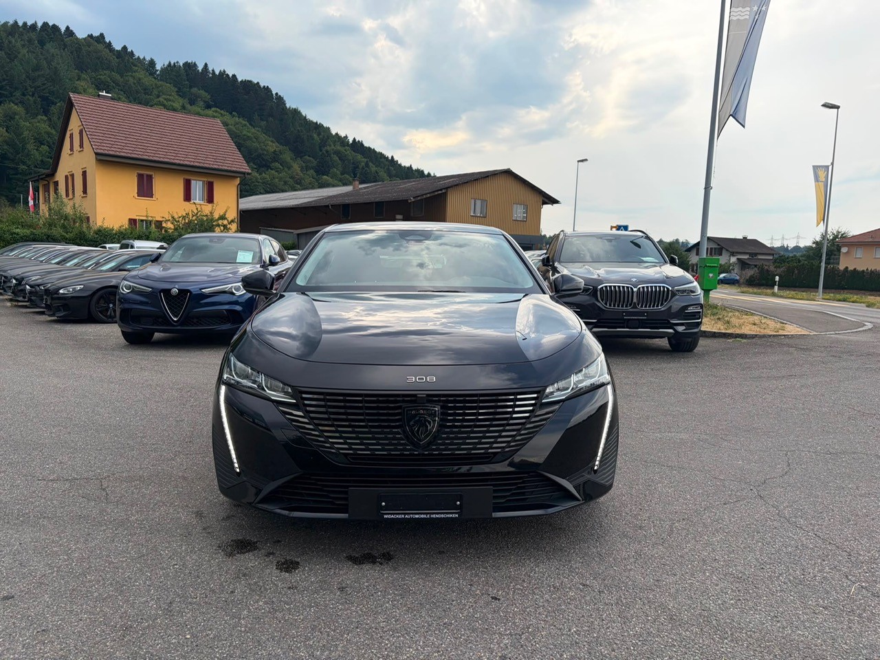 PEUGEOT 308 1.2 Pure Tech GT Pack EAT8-image-1