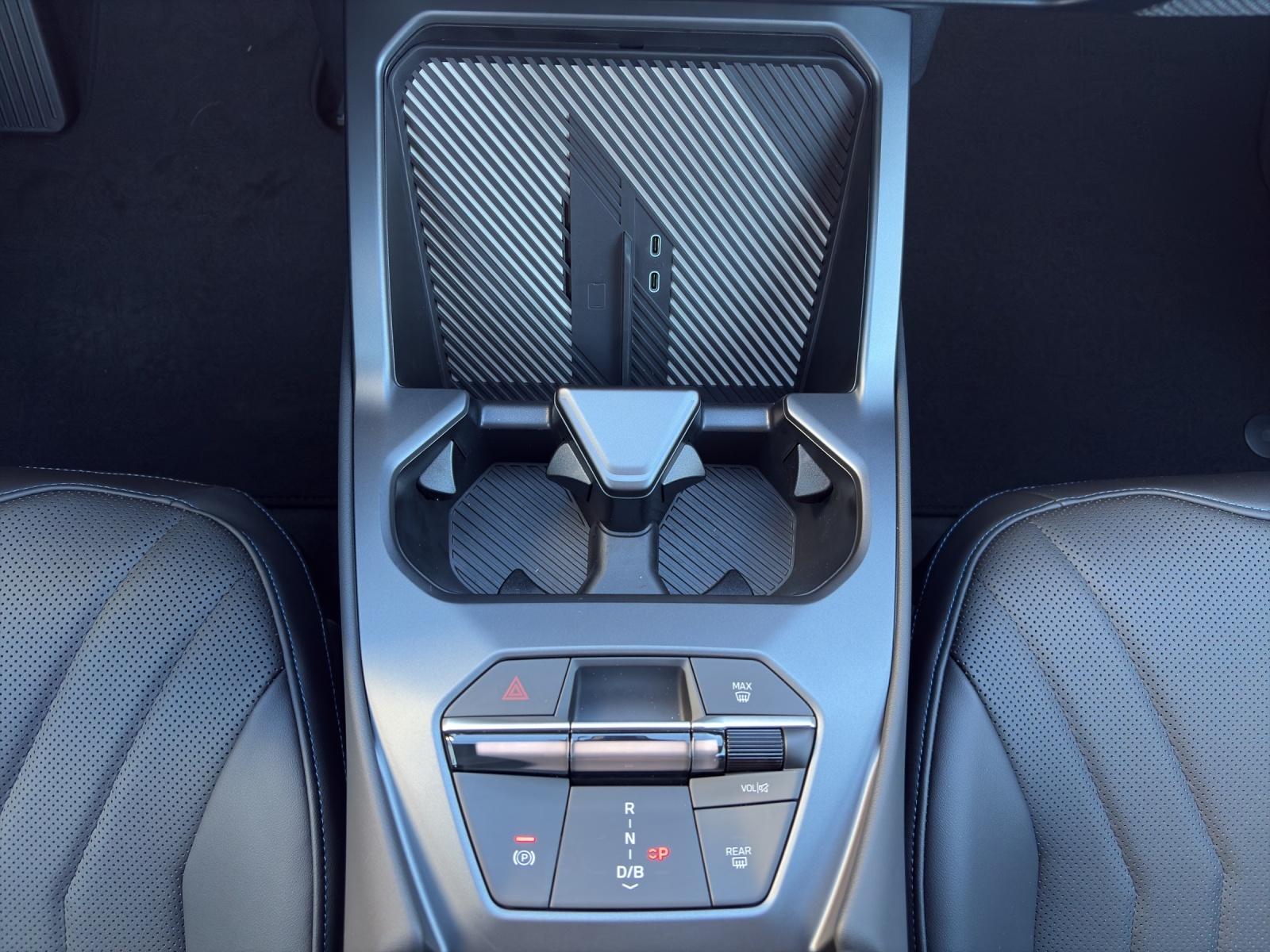 BMW iX3 50 xDrive-image-18