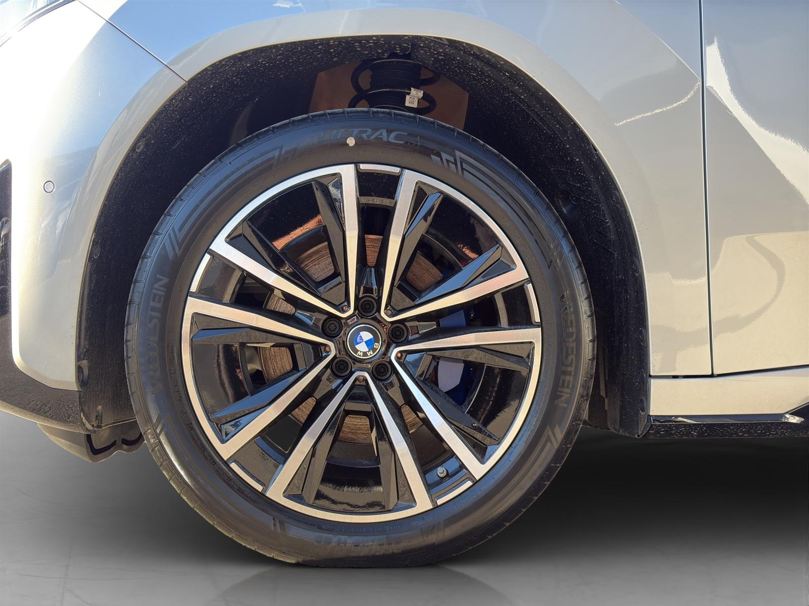 BMW iX3 50 xDrive-image-8