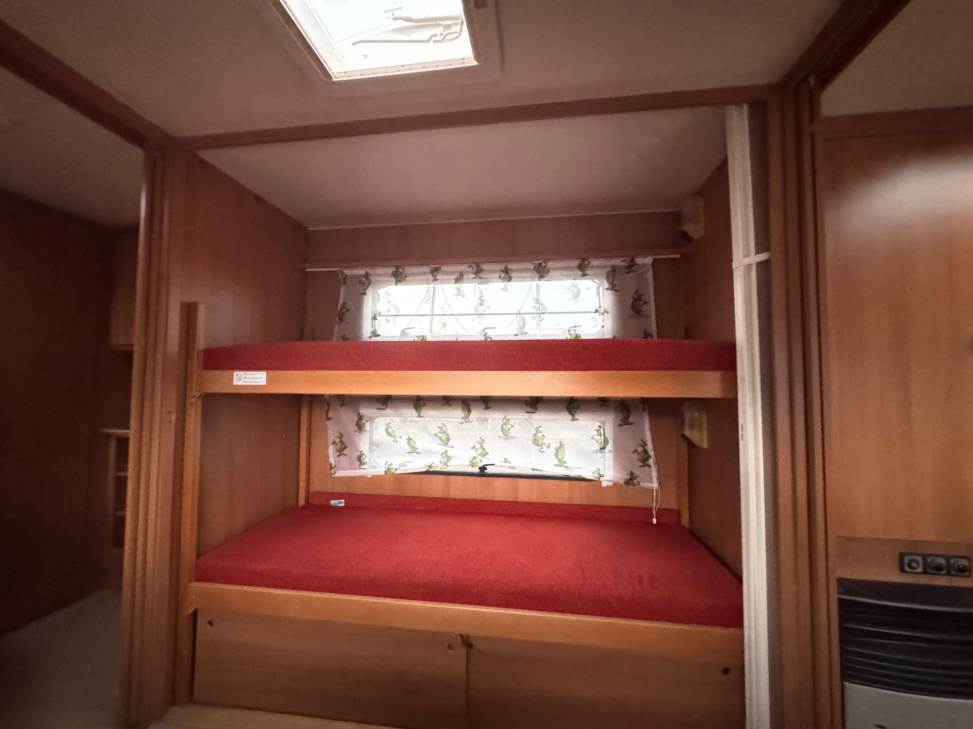 DETHLEFFS Lifestyle Vorzeit - Kajüte Stockbett bis zur 9 Schlafplätze-image-13