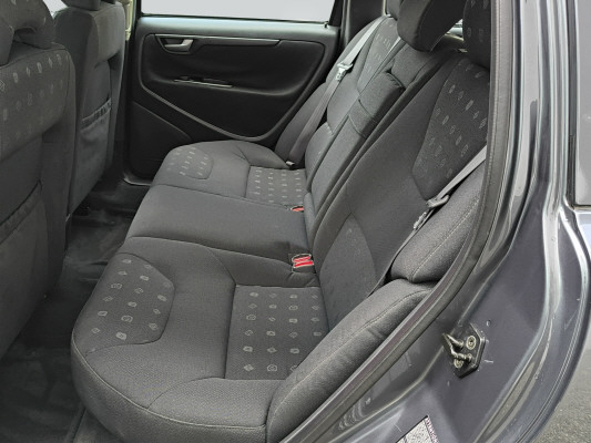 VOLVO V70 2.4-image-8