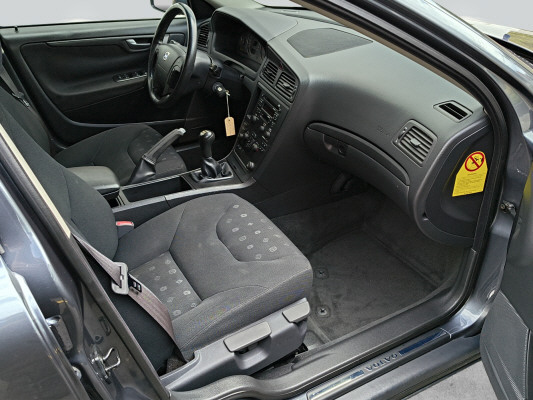 VOLVO V70 2.4-image-6