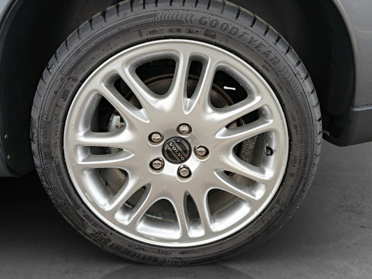 VOLVO V70 2.4-image-11