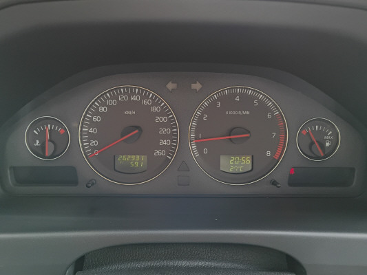 VOLVO V70 2.4-image-10
