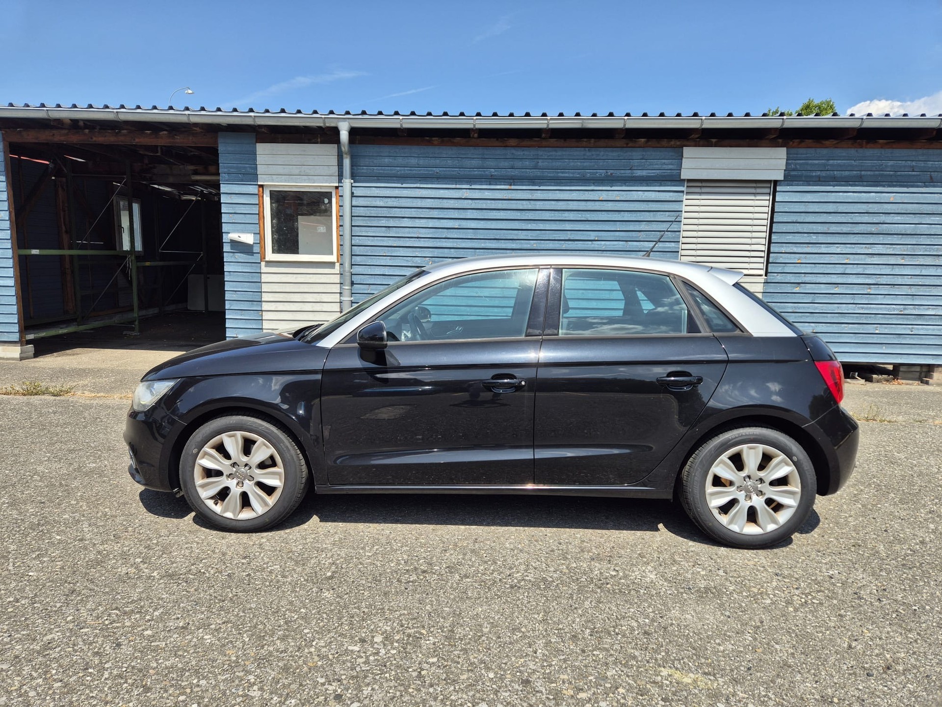 AUDI A1 Sportback 1.6 TDI Ambition-image-4