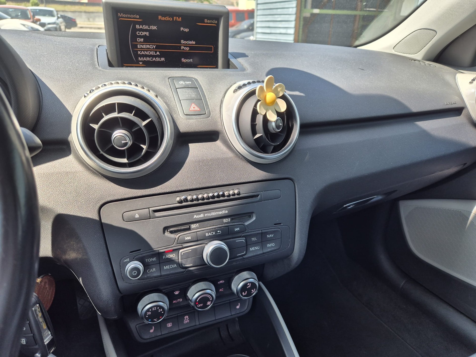 AUDI A1 Sportback 1.6 TDI Ambition-image-8