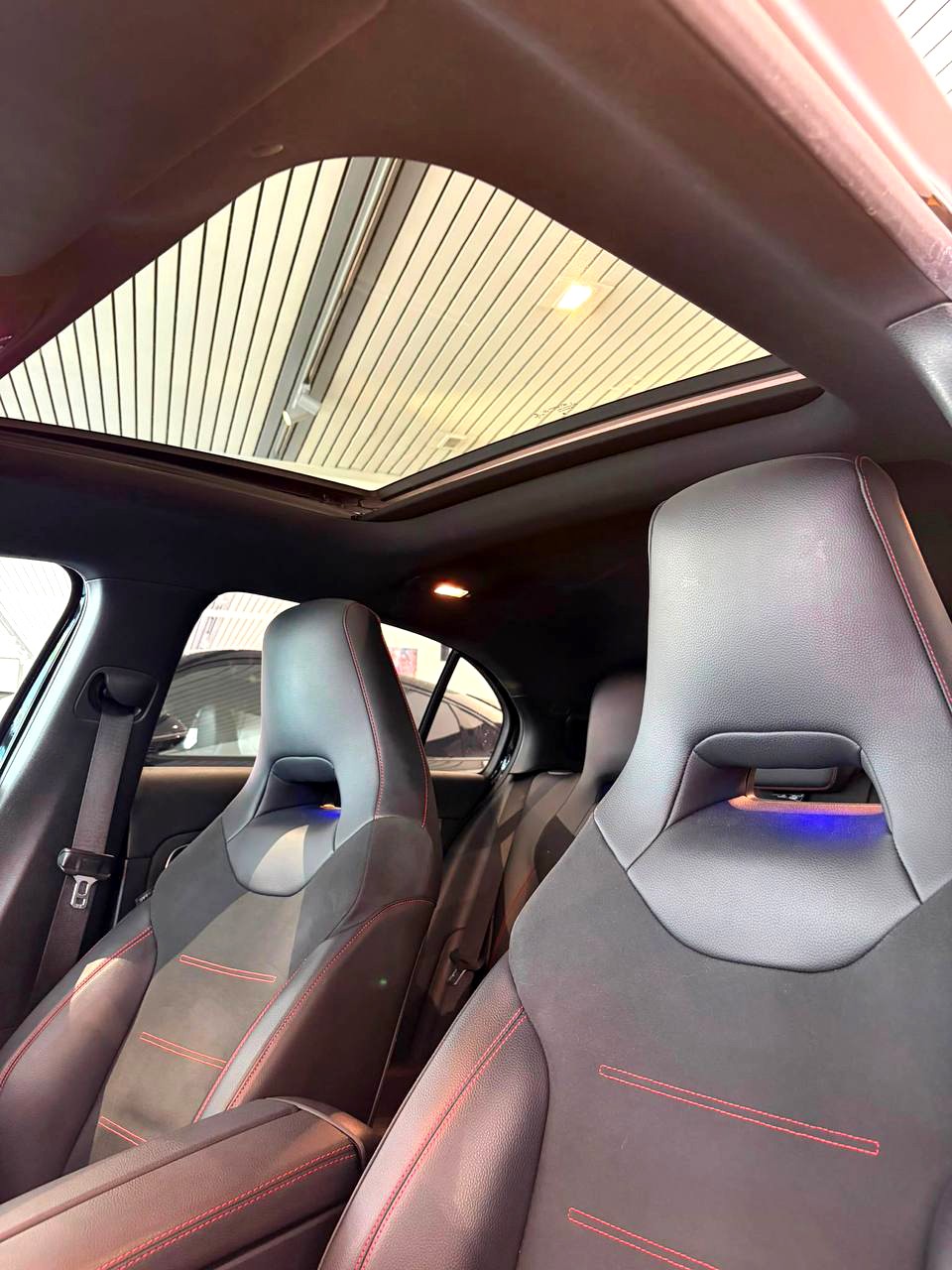 MERCEDES-BENZ A 250 AMG Line 7G-DCT-image-3