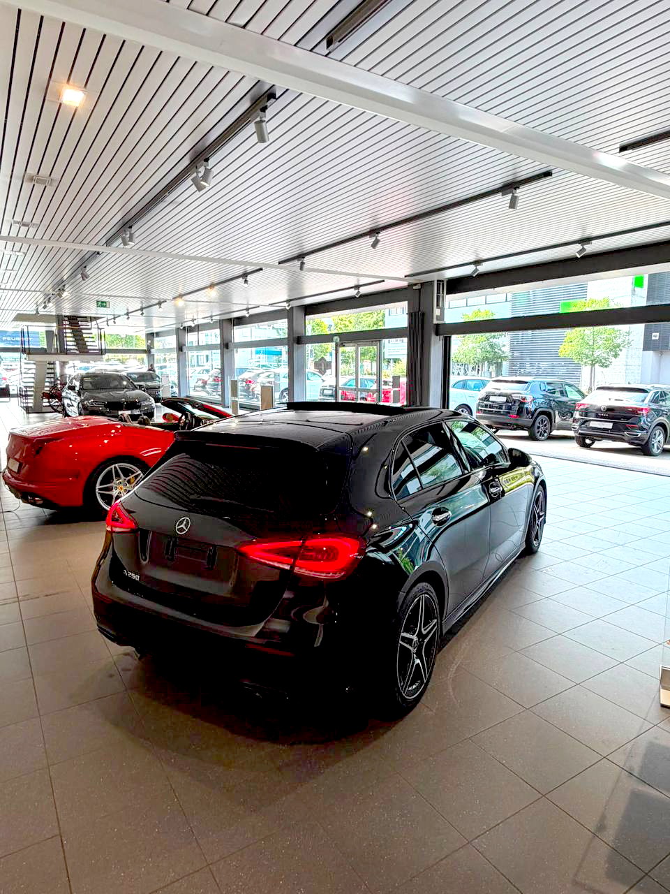 MERCEDES-BENZ A 250 AMG Line 7G-DCT-image-2