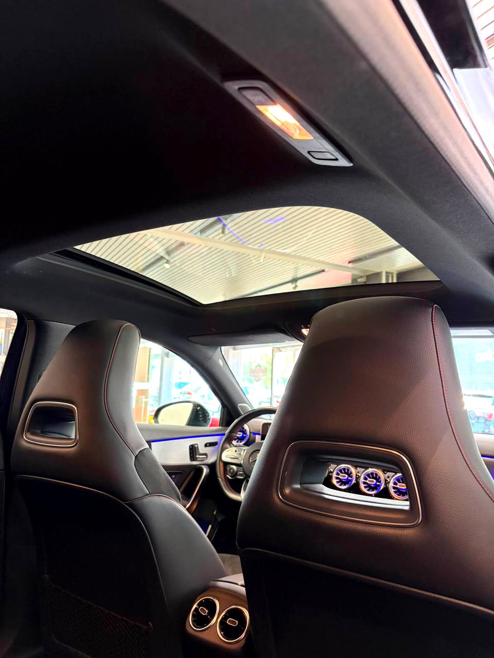MERCEDES-BENZ A 250 AMG Line 7G-DCT-image-7