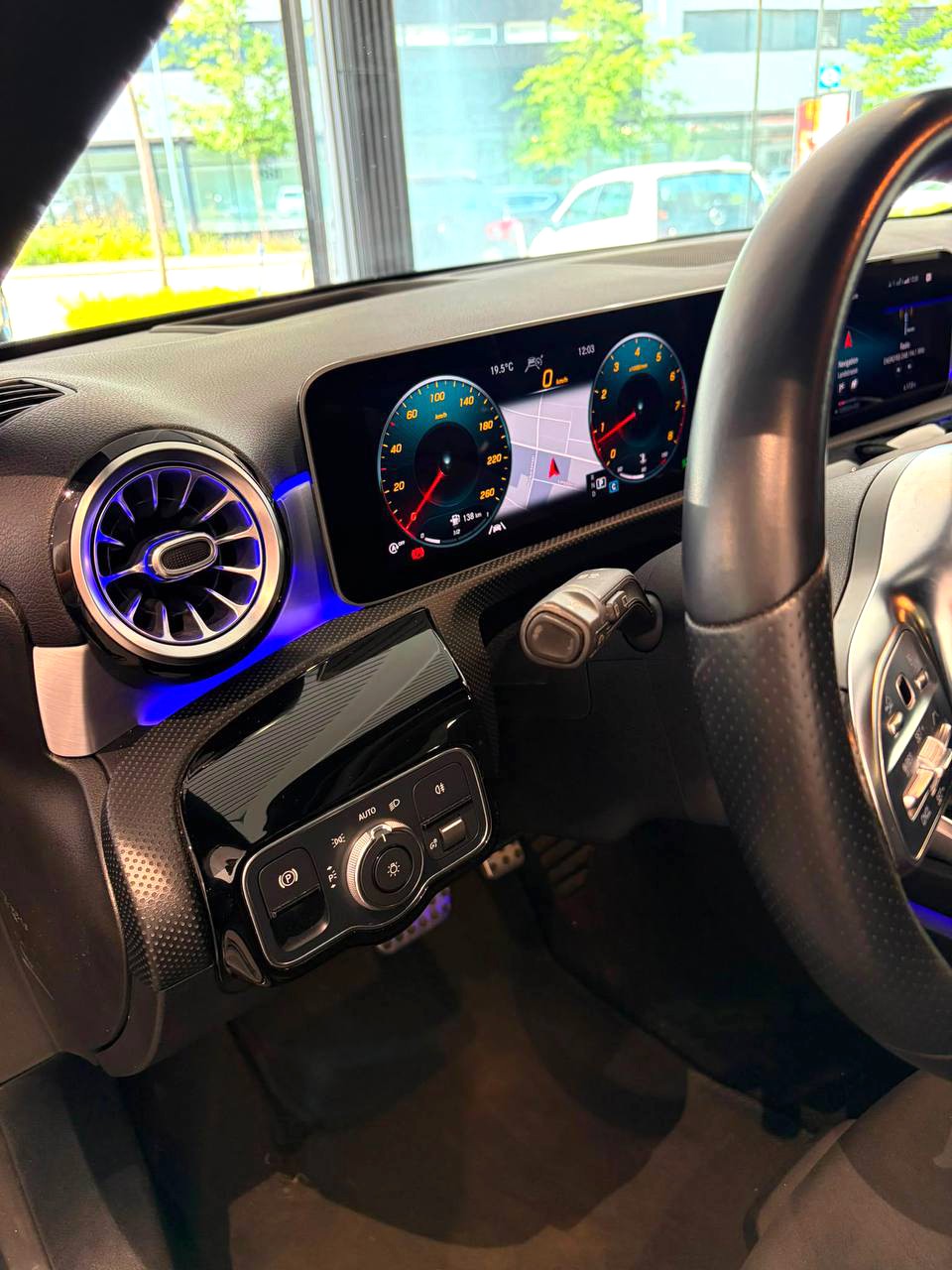MERCEDES-BENZ A 250 AMG Line 7G-DCT-image-6
