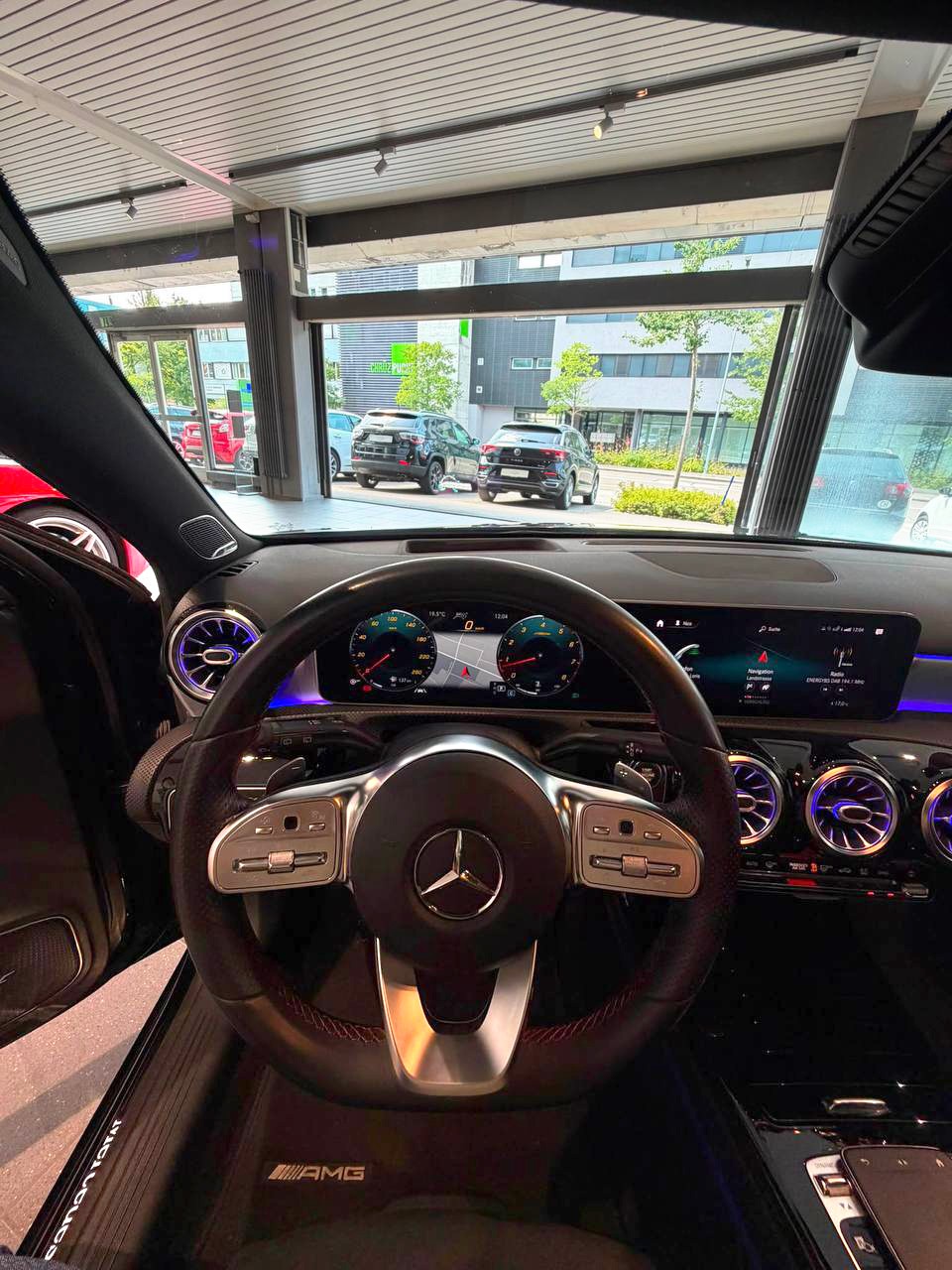 MERCEDES-BENZ A 250 AMG Line 7G-DCT-image-5