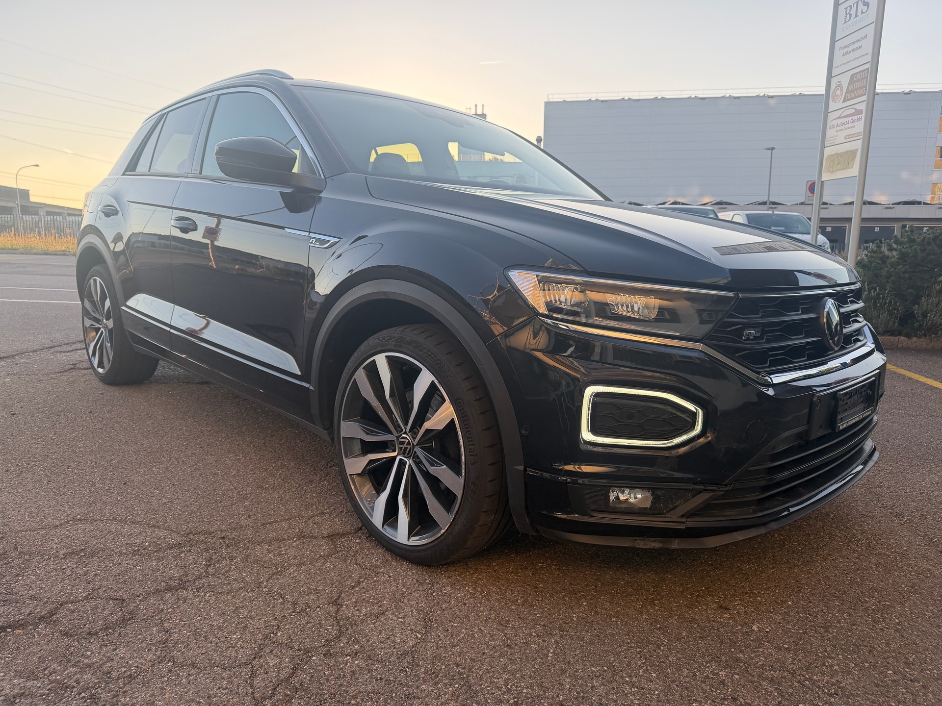 VW T-Roc 1.5 TSI EVO Advance-image-5