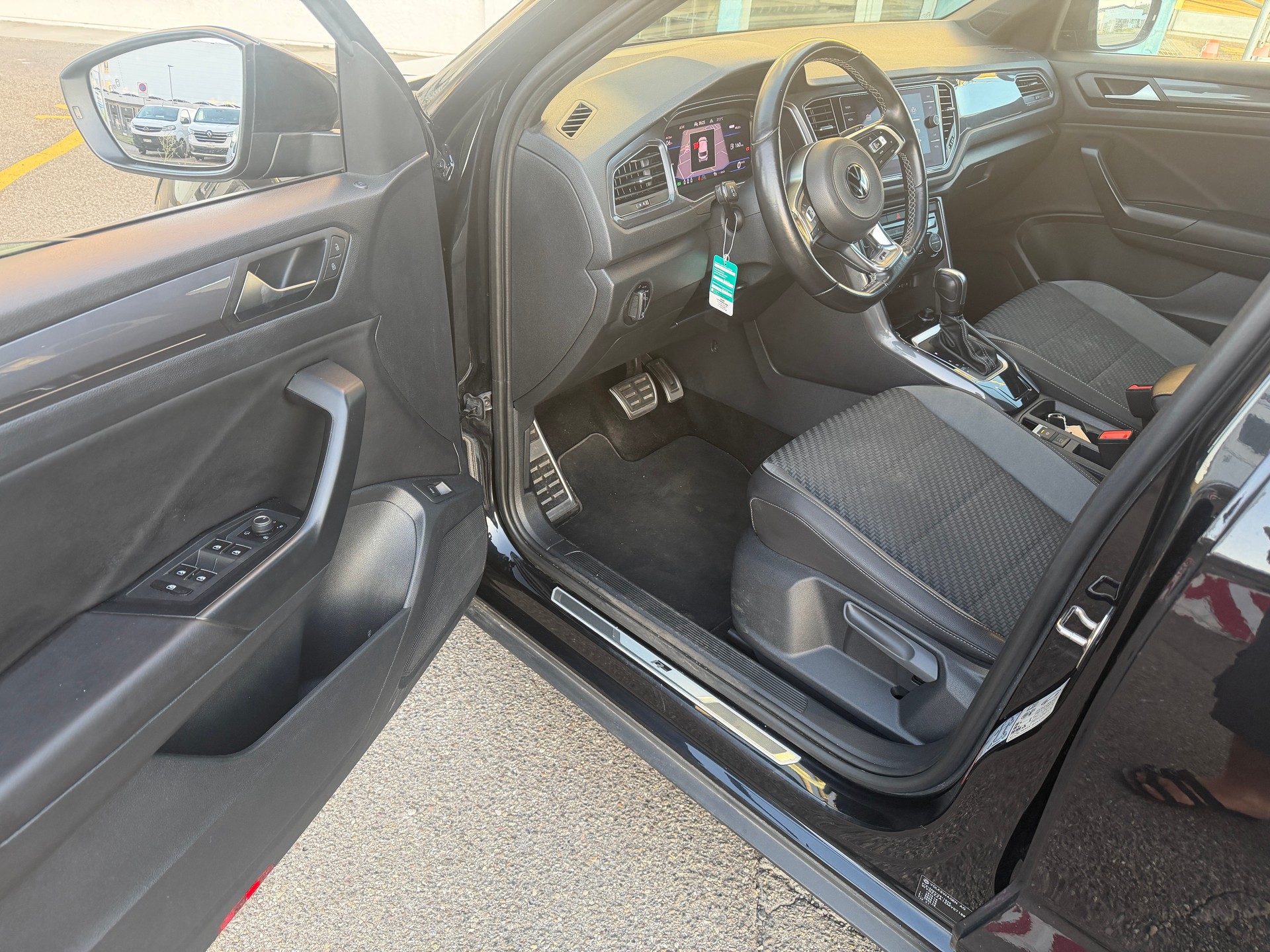 VW T-Roc 1.5 TSI EVO Advance-image-12