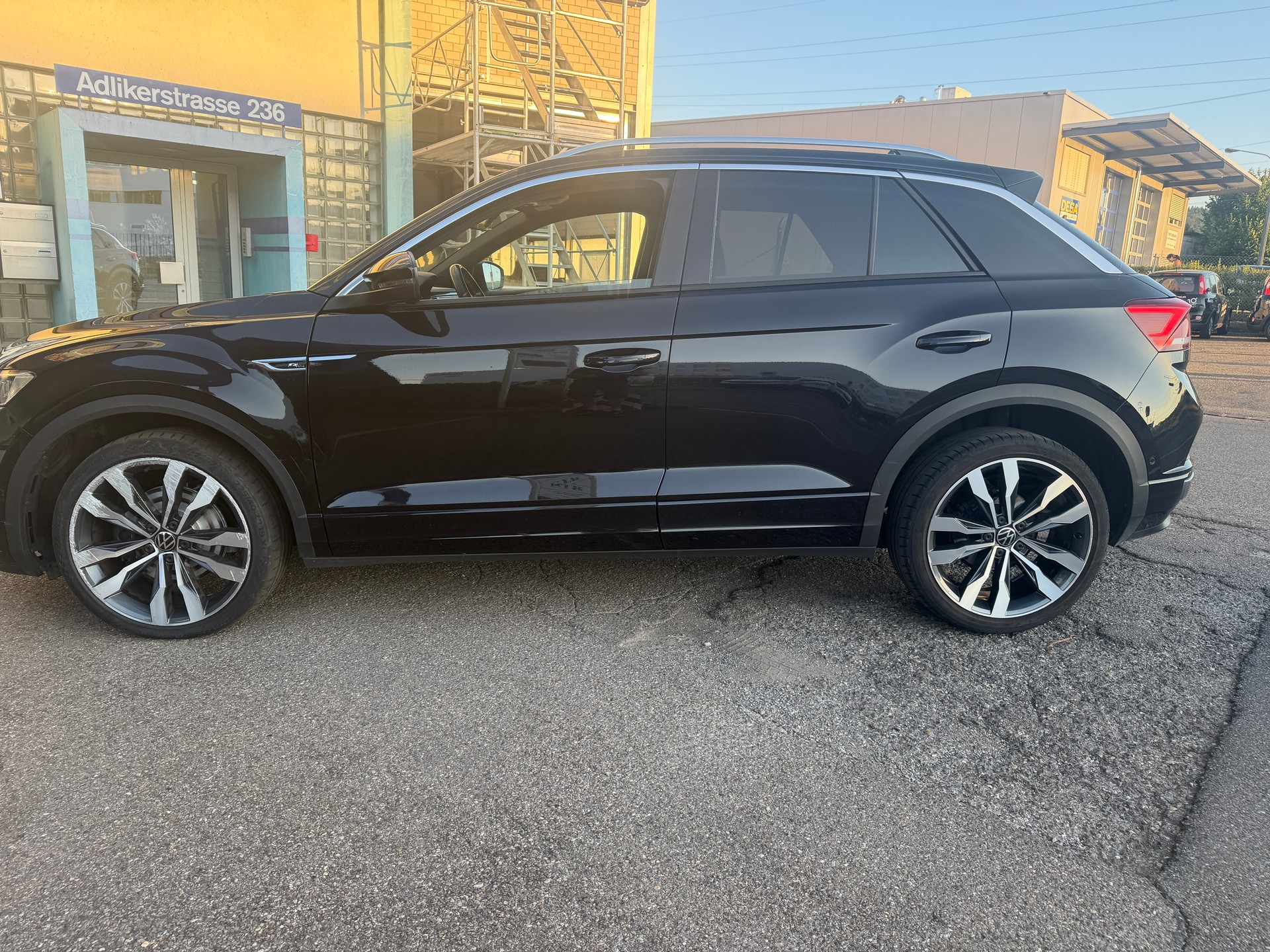 VW T-Roc 1.5 TSI EVO Advance-image-2