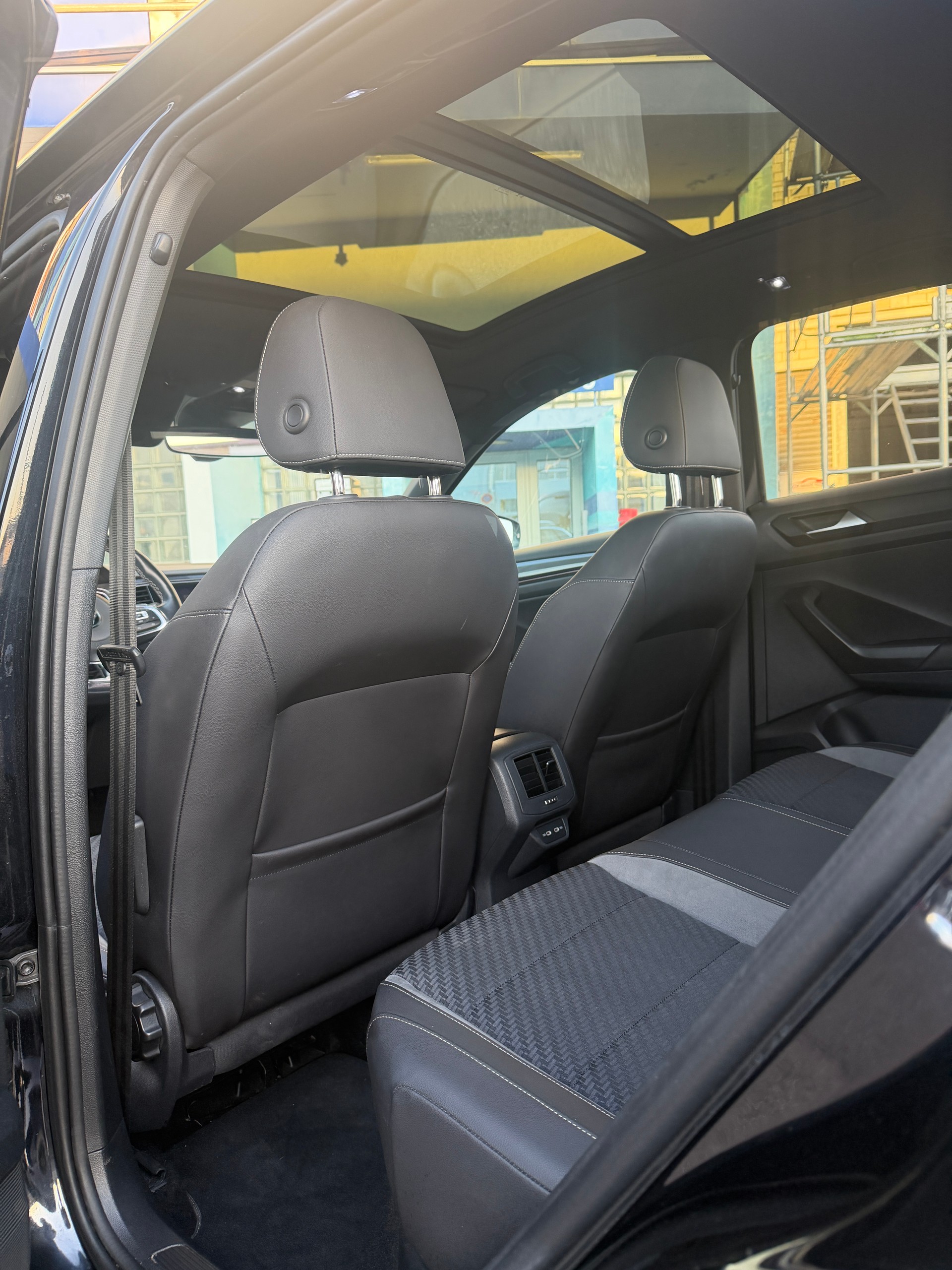 VW T-Roc 1.5 TSI EVO Advance-image-14