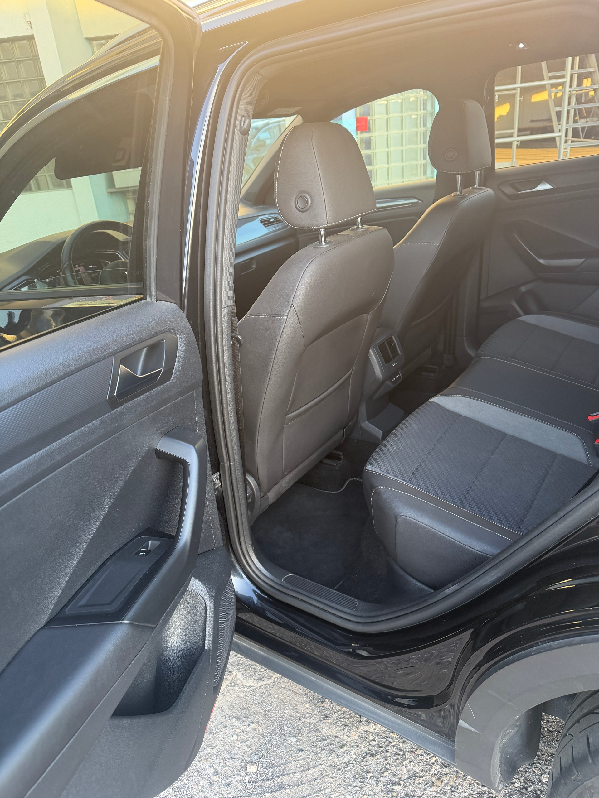 VW T-Roc 1.5 TSI EVO Advance-image-11