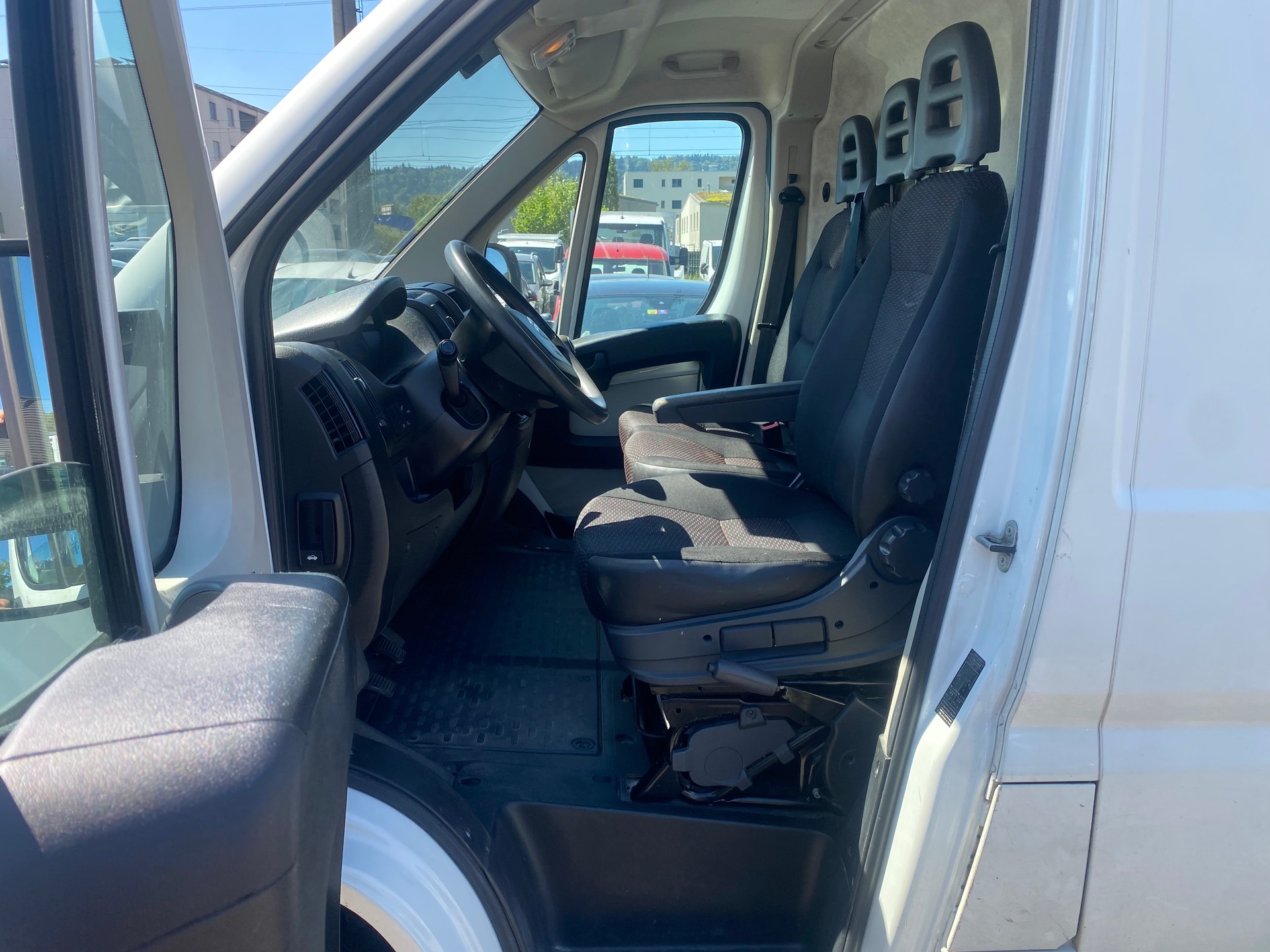 CITROEN Jumper 30 2.0 BlueHDi 110 Confort L1H1-image-9