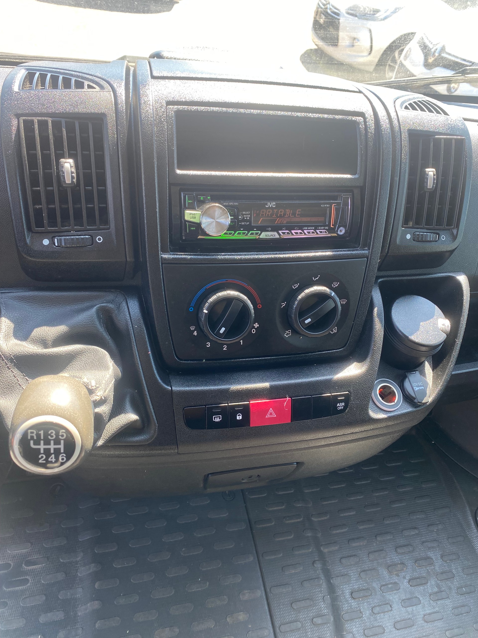 CITROEN Jumper 30 2.0 BlueHDi 110 Confort L1H1-image-12