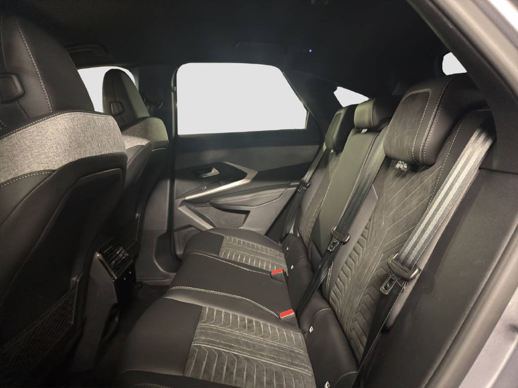 PEUGEOT 3008 1.2 Hybrid GT-image-12