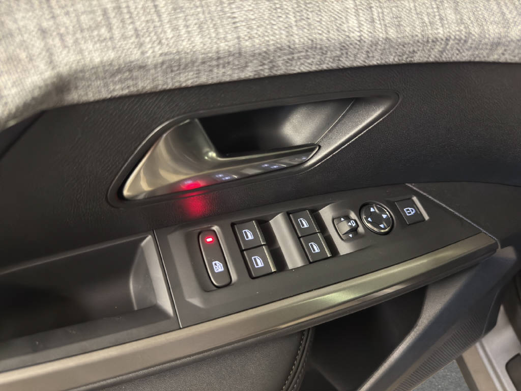 PEUGEOT 3008 1.2 Hybrid GT-image-11