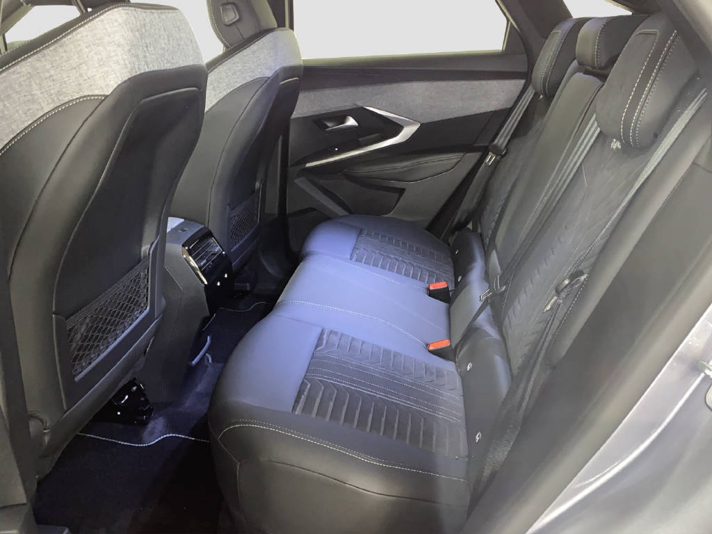 PEUGEOT 3008 1.2 Hybrid GT-image-12