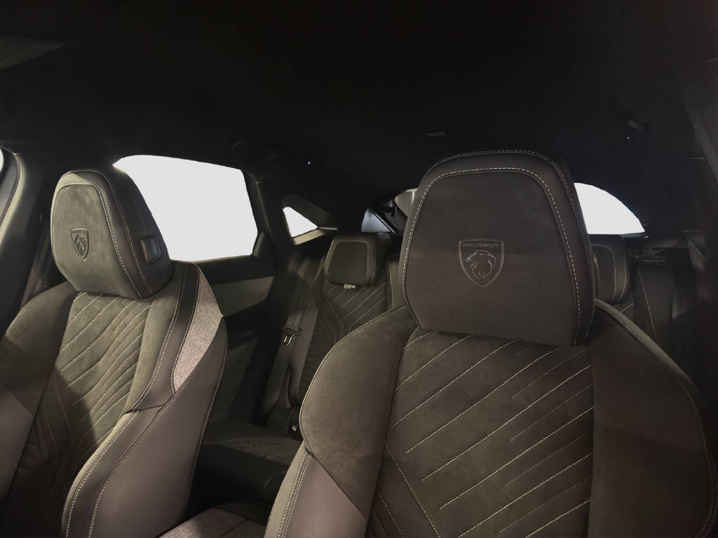 PEUGEOT 3008 1.2 Hybrid GT-image-6