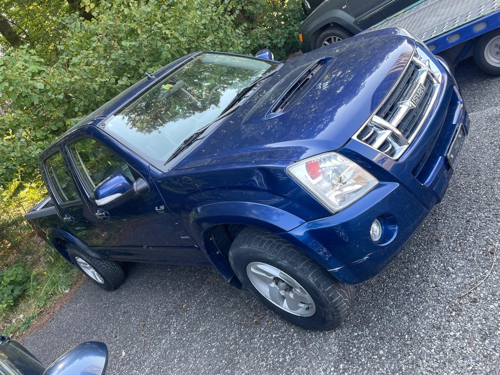 ISUZU D-MAX CrewCab LS 3.0 4x4 A-image-1