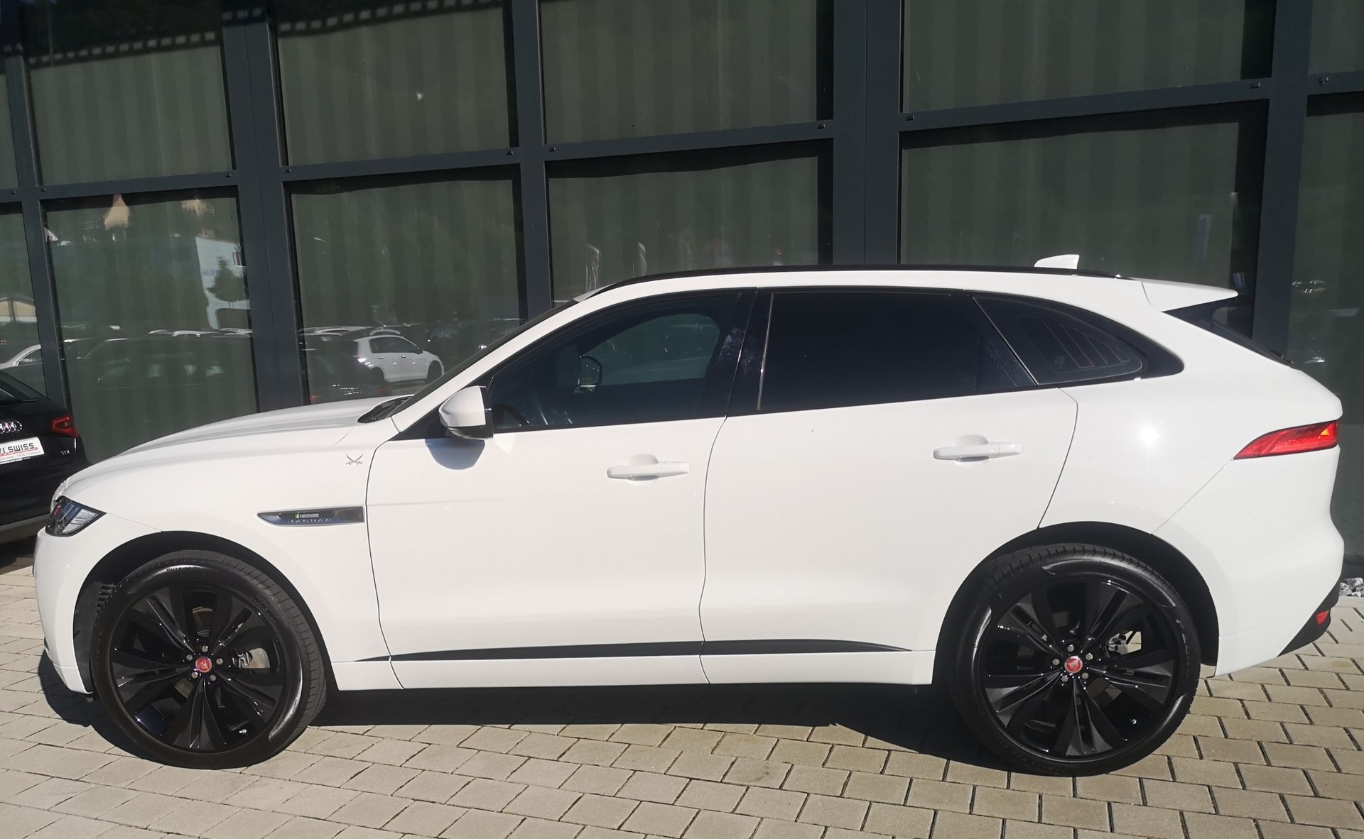 JAGUAR 3.0 V6 D 90YRS Celebration Edition AWD-image-4