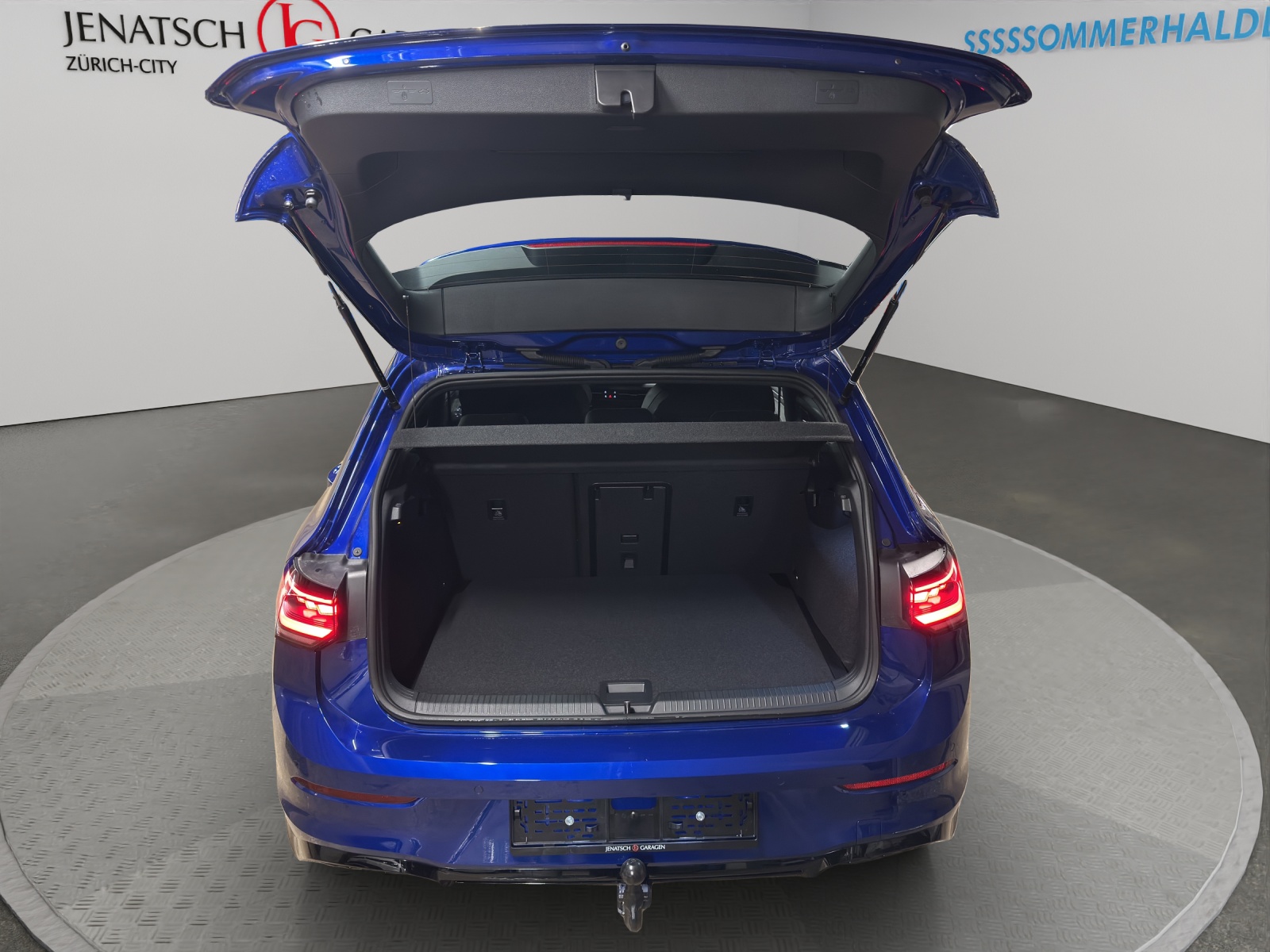 VW Golf VIII 1.5 eTSI R-Line DSG-image-12