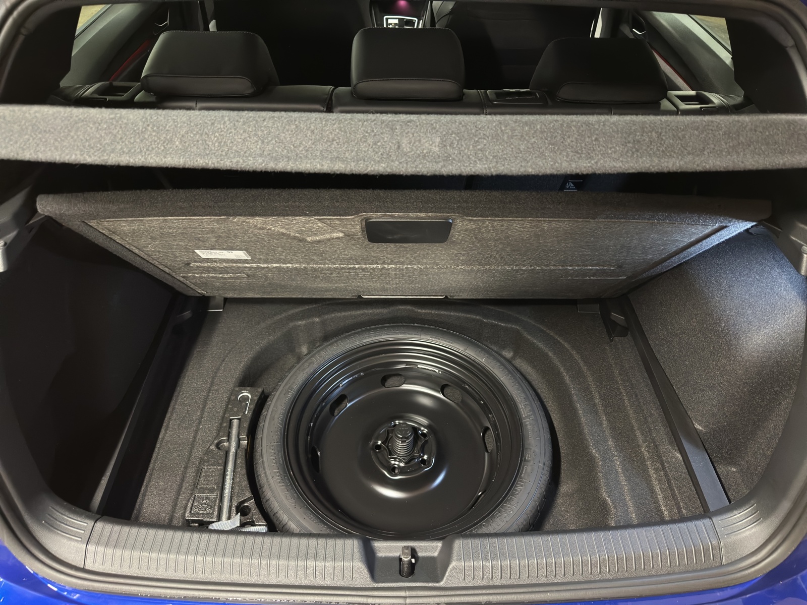VW Golf VIII 1.5 eTSI R-Line DSG-image-13