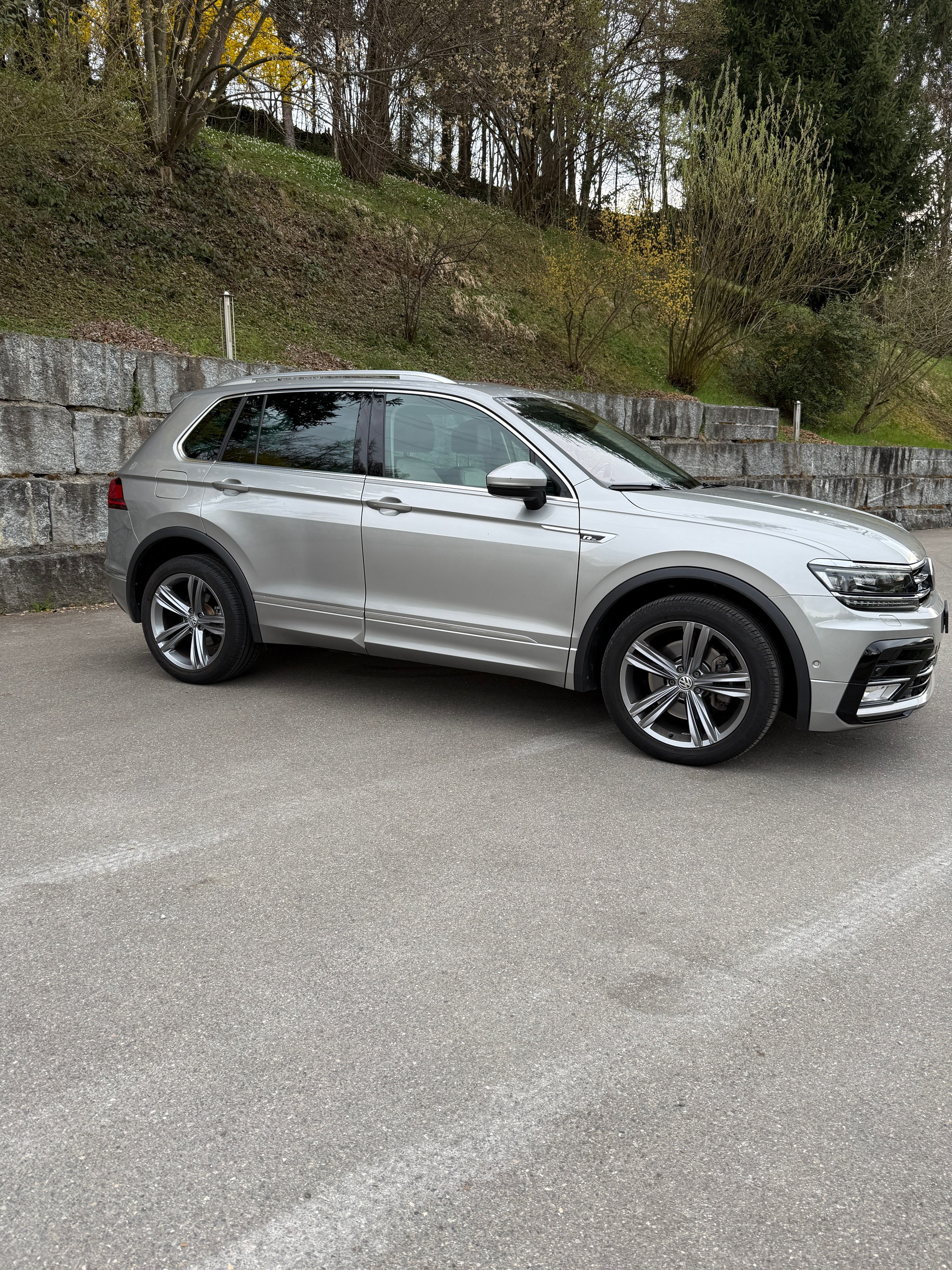 VW 2.0 TSI R-Line 4 Motion DSG-image-2