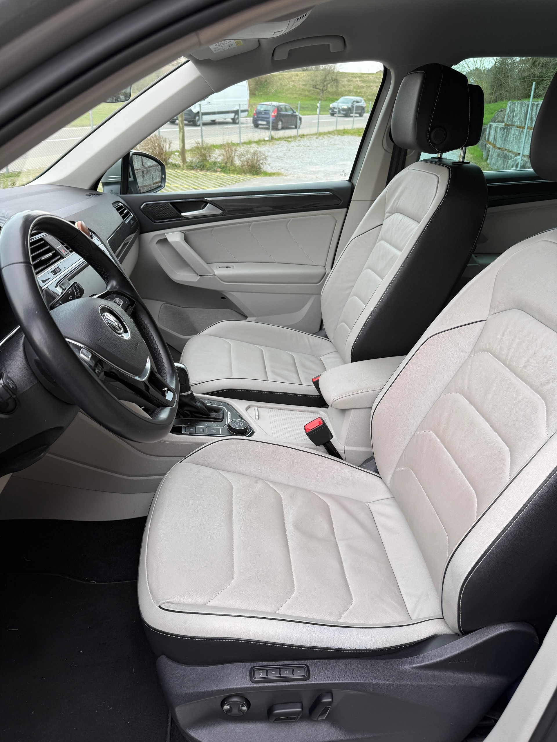 VW 2.0 TSI R-Line 4 Motion DSG-image-5