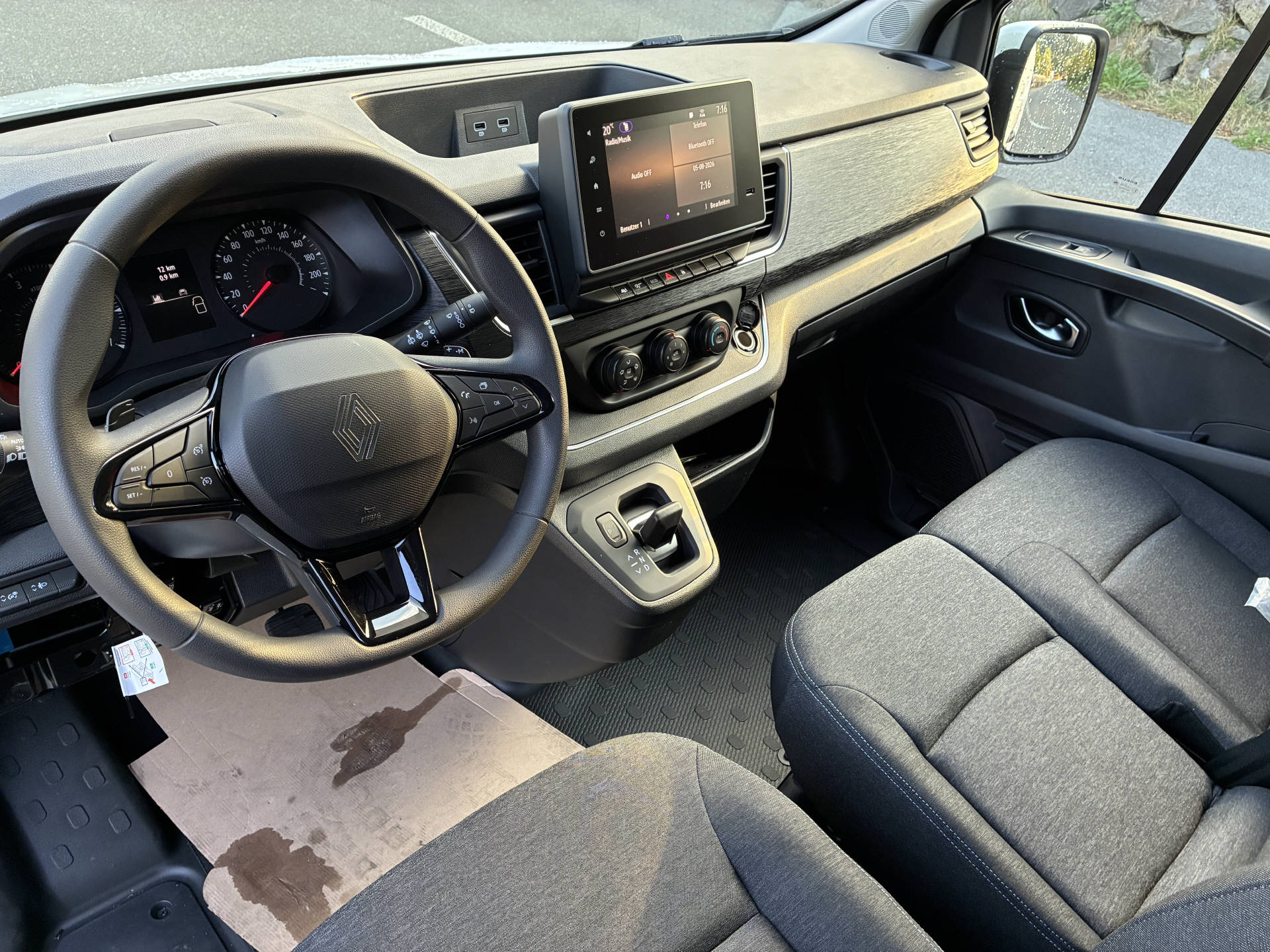 RENAULT Trafic Kaw. 3.0 t L2H1 150 PS Automat-image-12