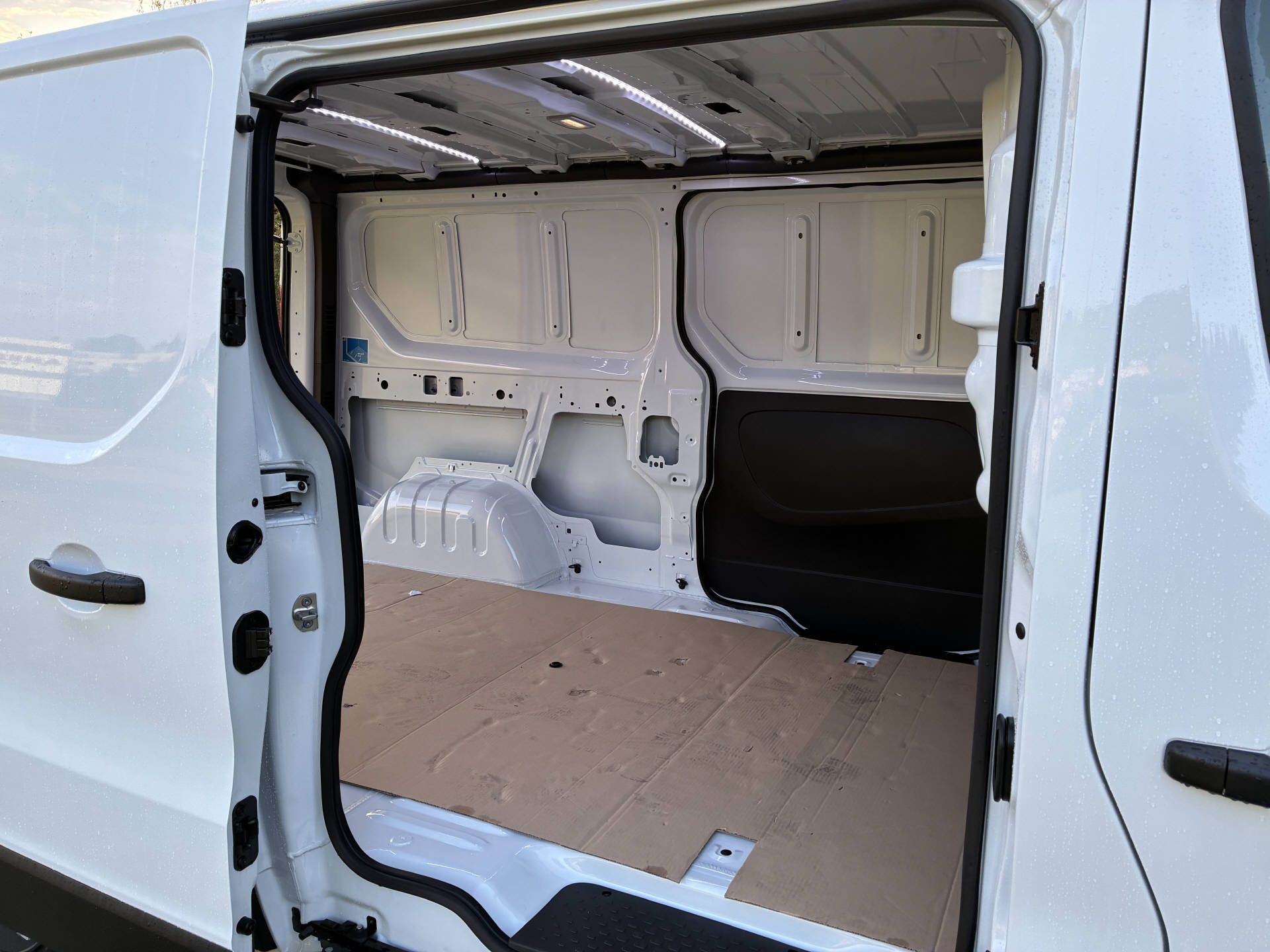 RENAULT Trafic Kaw. 3.0 t L2H1 150 PS Automat-image-10