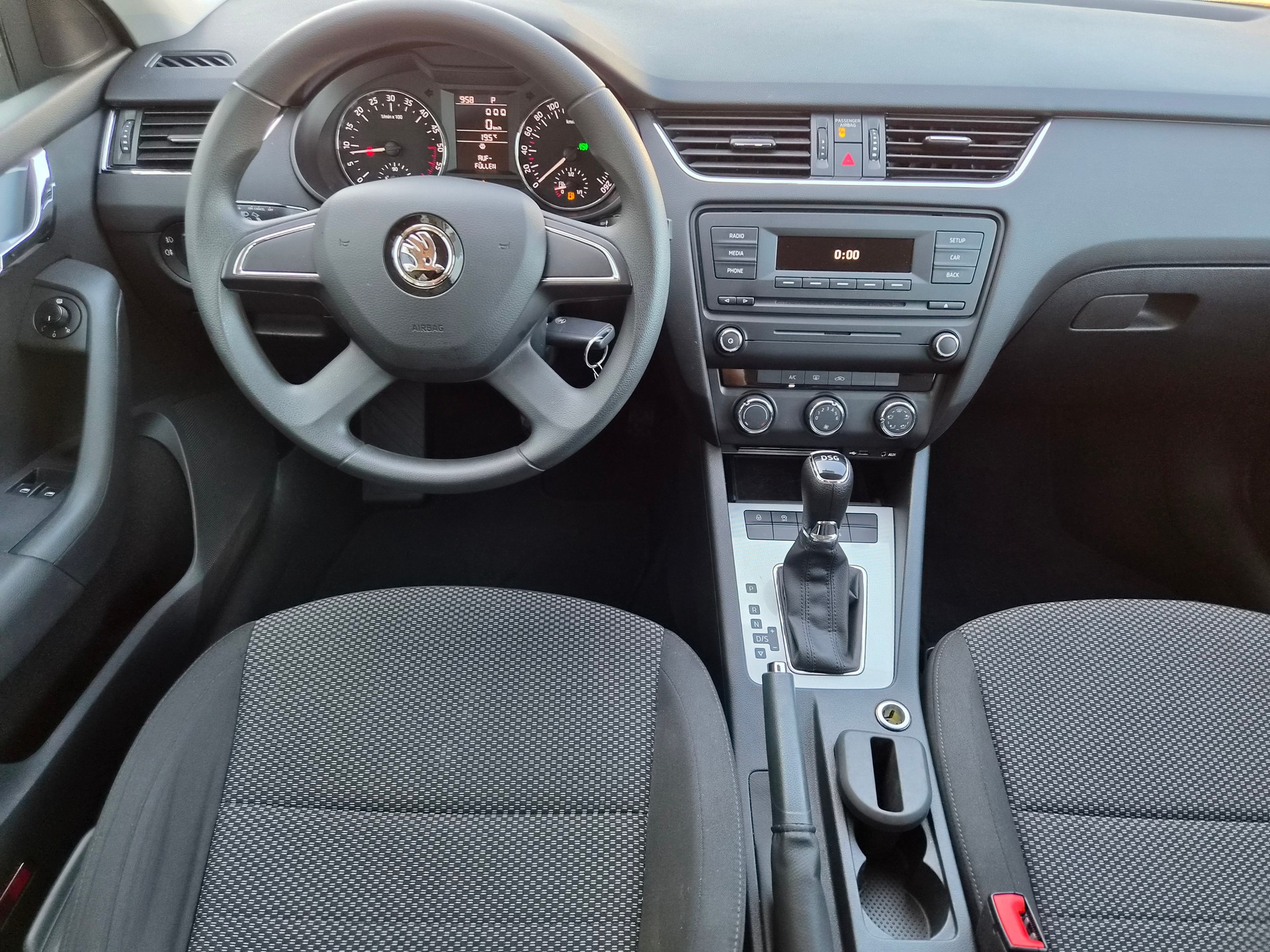 SKODA Octavia Combi 1.6 TDI Ambition DSG-image-13
