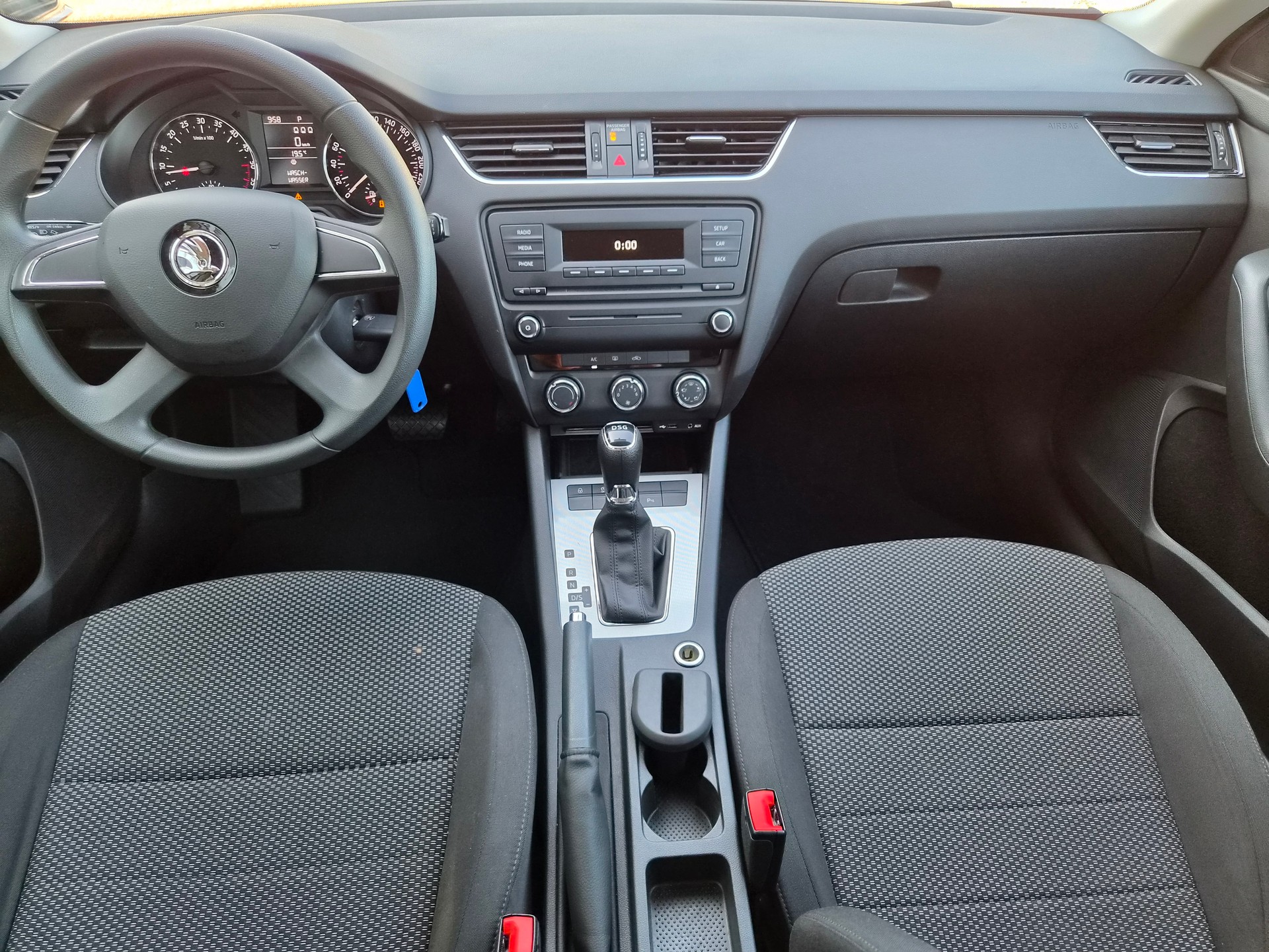 SKODA Octavia Combi 1.6 TDI Ambition DSG-image-12