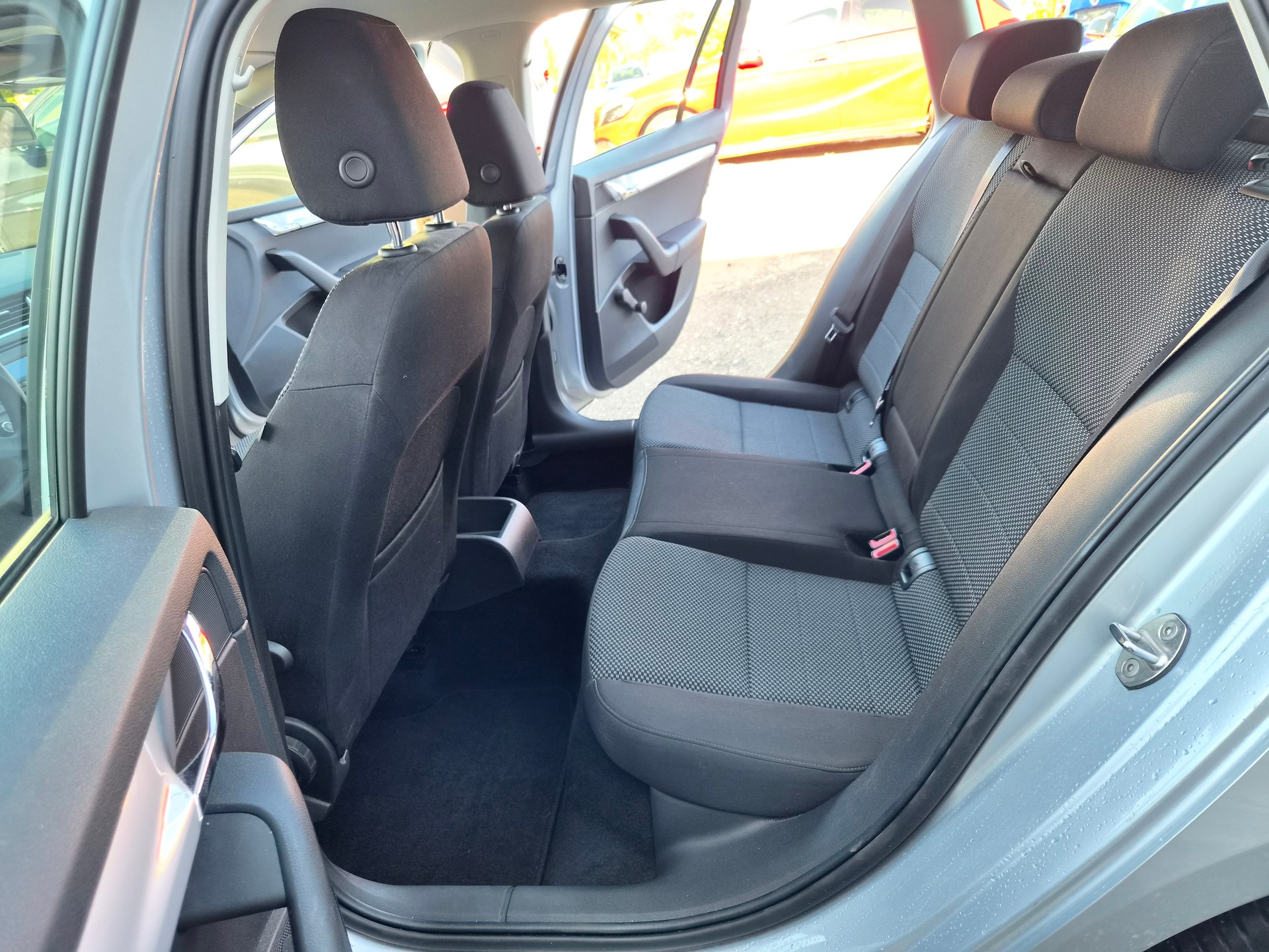 SKODA Octavia Combi 1.6 TDI Ambition DSG-image-8