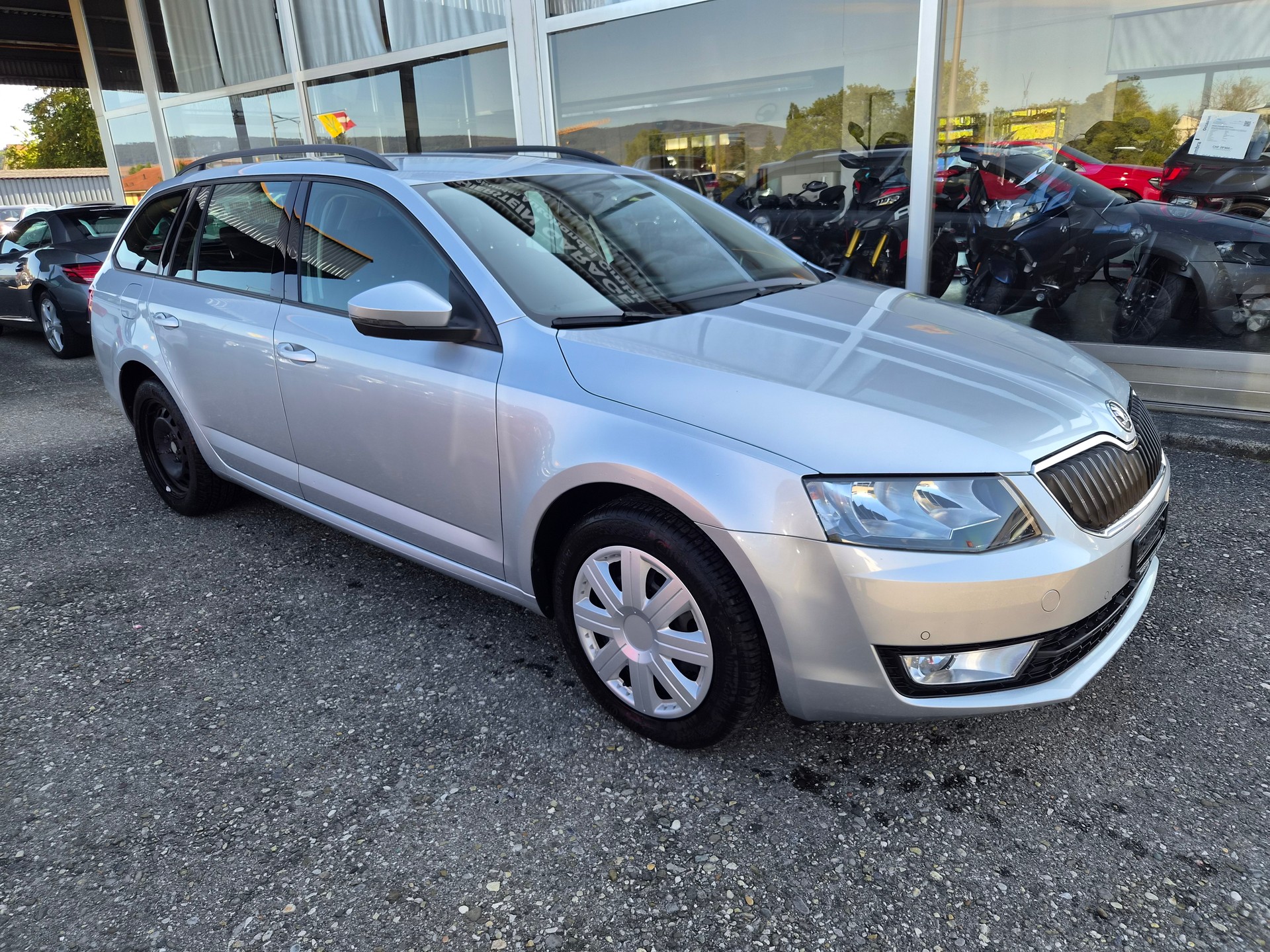 SKODA Octavia Combi 1.6 TDI Ambition DSG-image-0