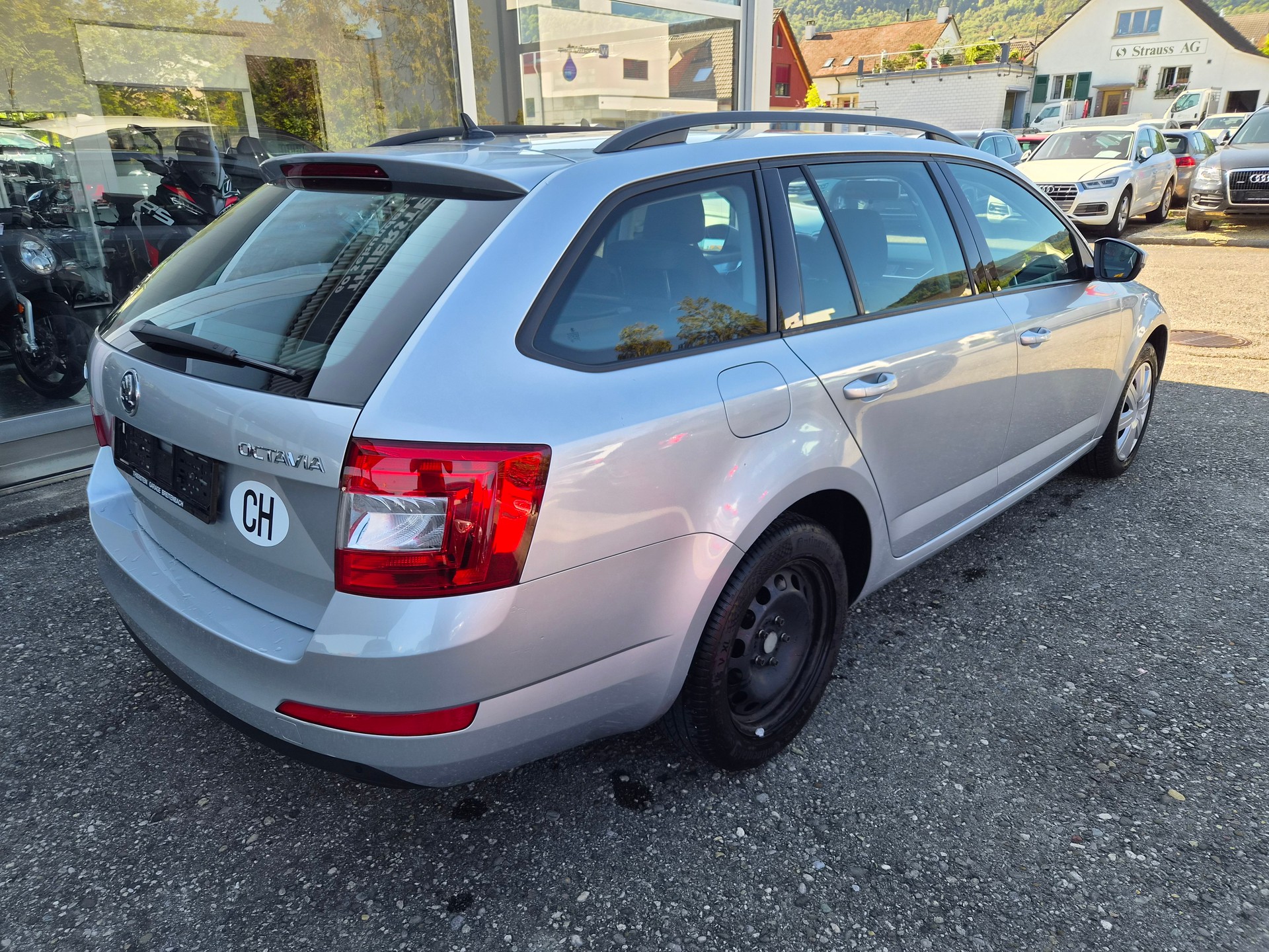 SKODA Octavia Combi 1.6 TDI Ambition DSG-image-5