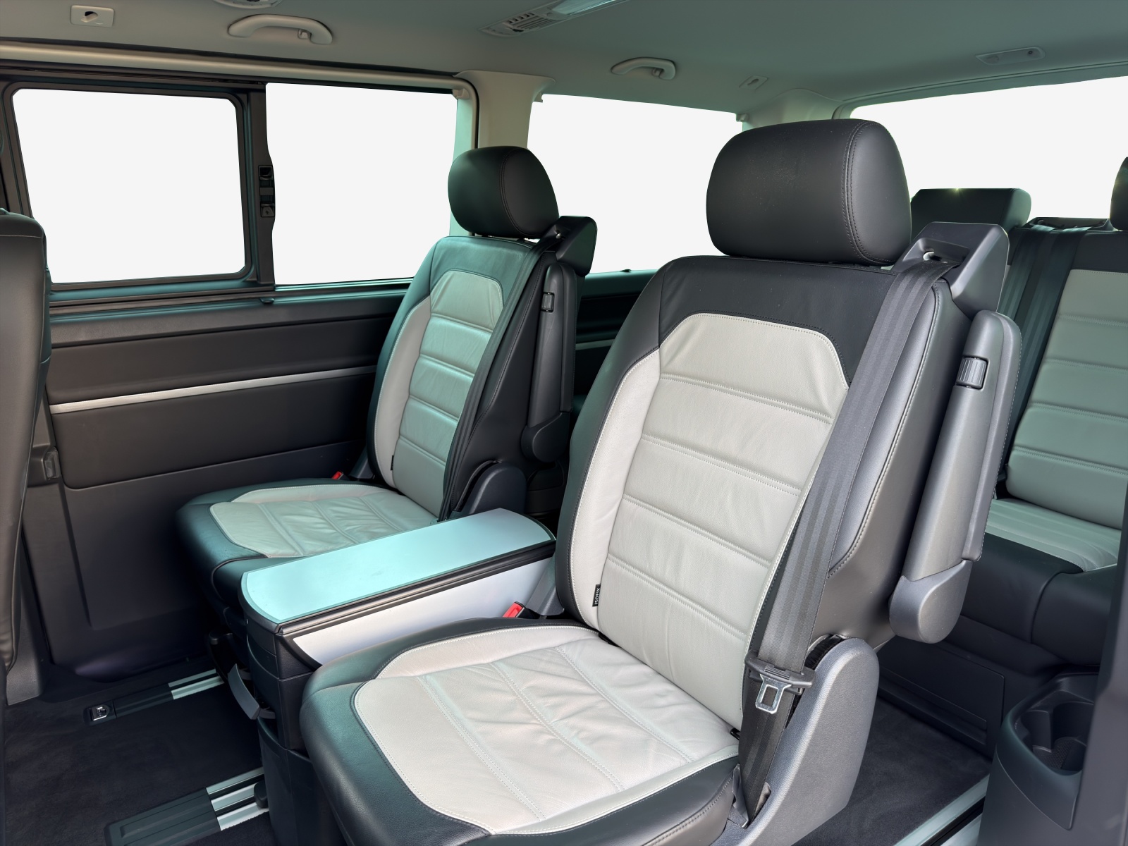 VW T6.1 Multivan 2.0 TDI Highline Liberty 4Motion DSG-image-23