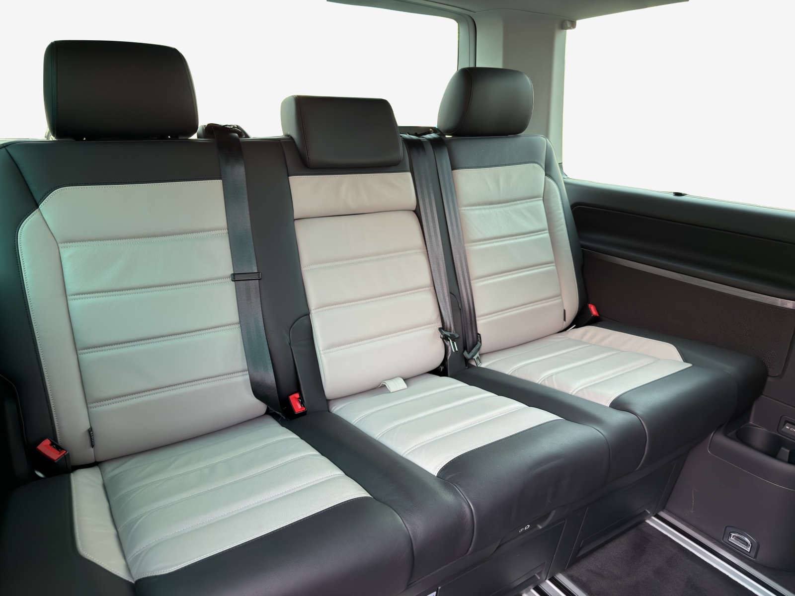 VW T6.1 Multivan 2.0 TDI Highline Liberty 4Motion DSG-image-26