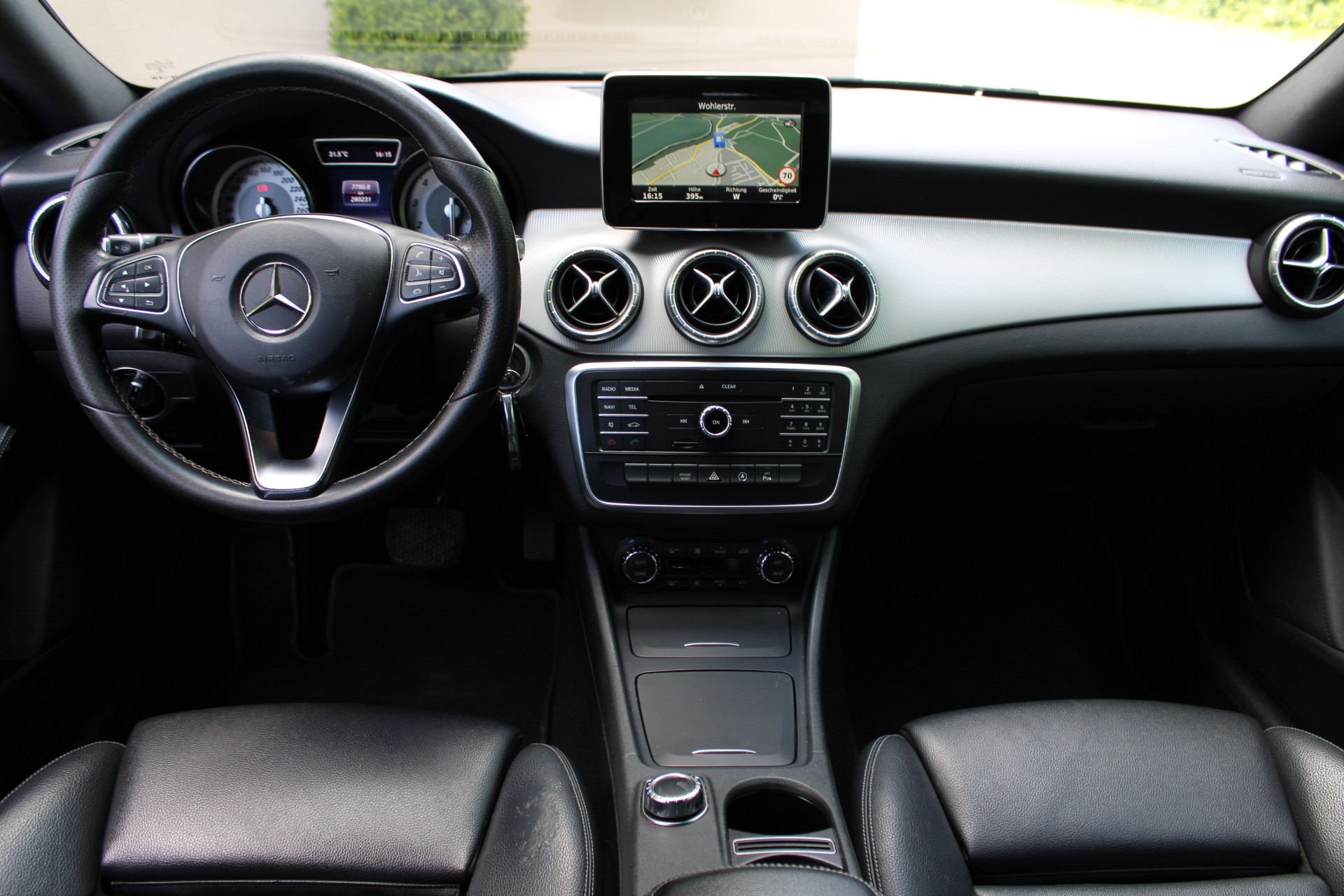 MERCEDES-BENZ CLA Shooting Brake 180 Urban 7G-DCT-image-9
