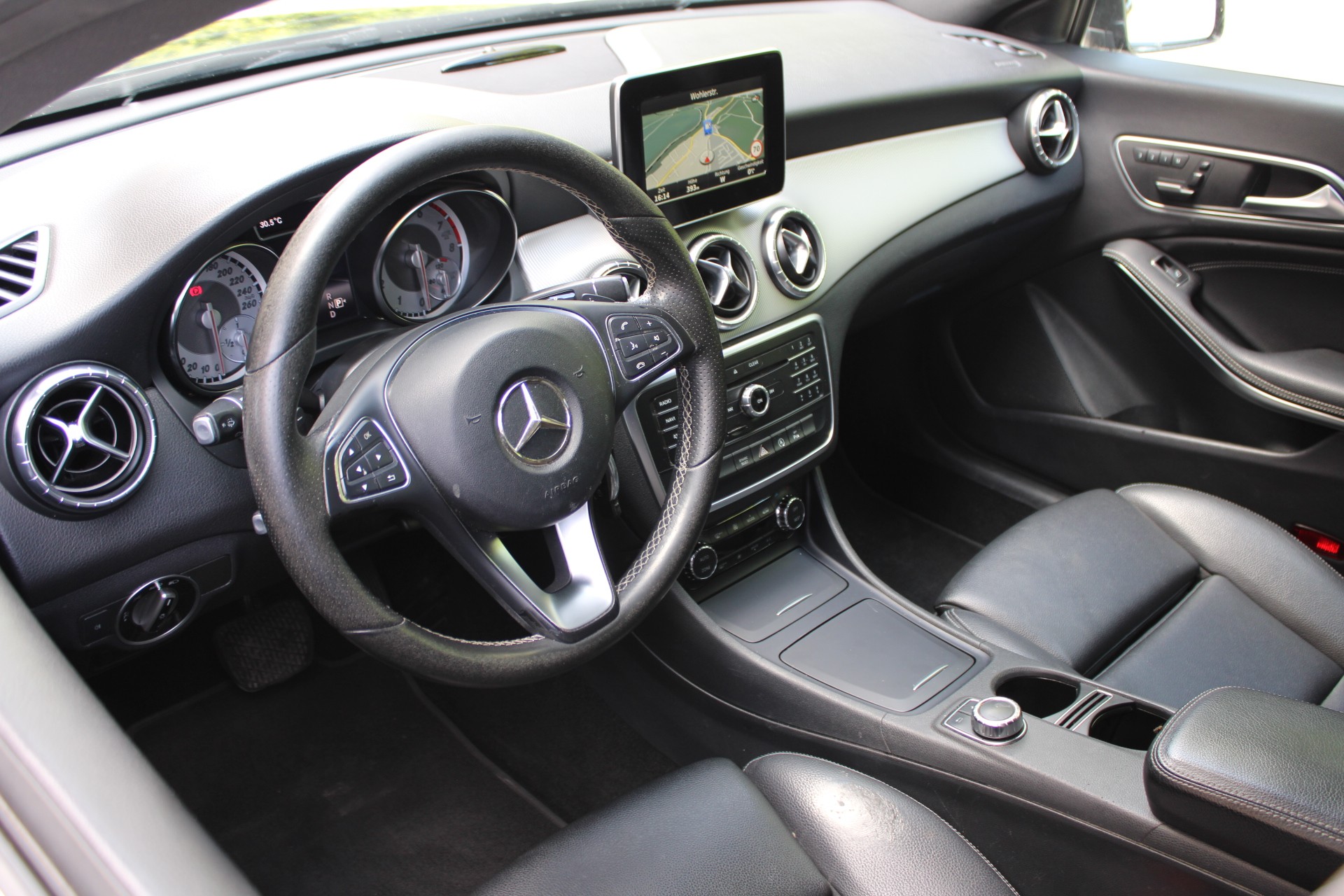 MERCEDES-BENZ CLA Shooting Brake 180 Urban 7G-DCT-image-4